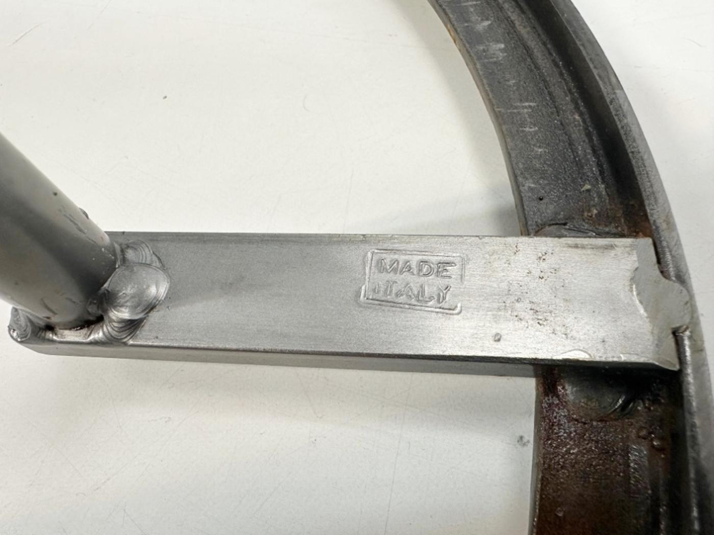 Paire de tables d'appoint/d'extrémité en acier et verre fabriquées en Italie en vente 10