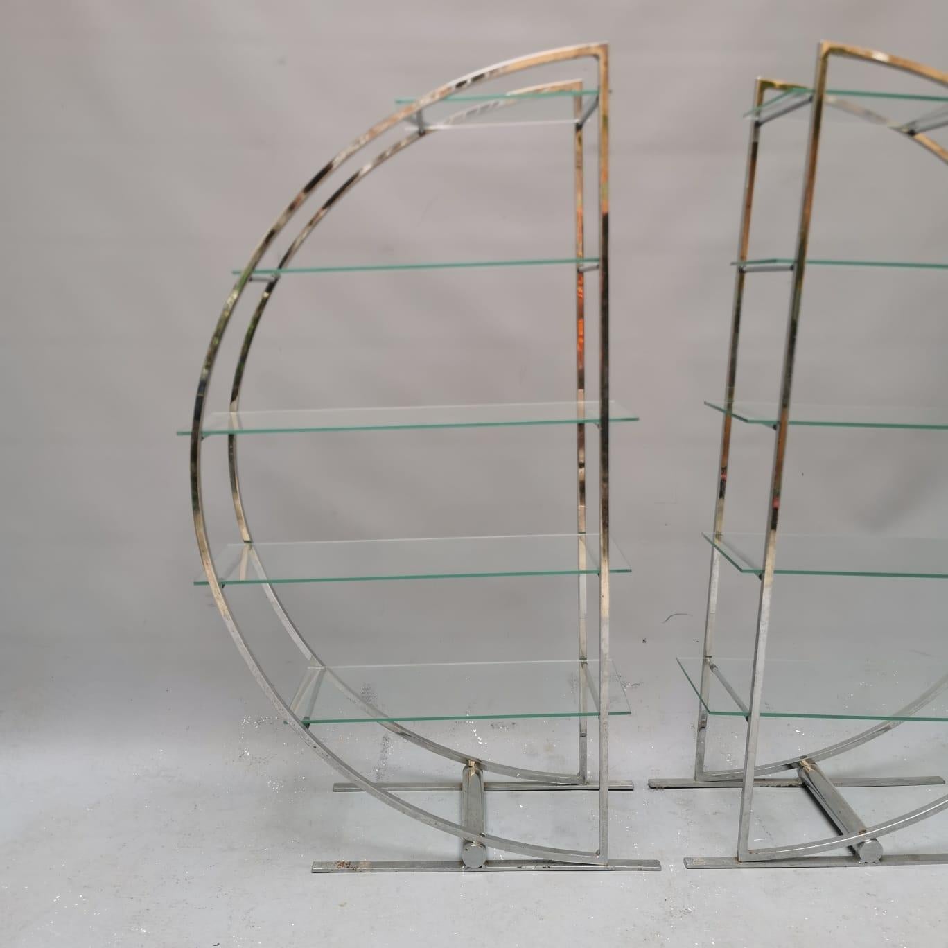 A pair of steel and glass bookcases with a very distinctive design. With inspiration from 1930s functionalist aesthetics this object is supposed to come out of the 60s or 70s. Perfect for those who like a rigorous, minimalist style but at the same