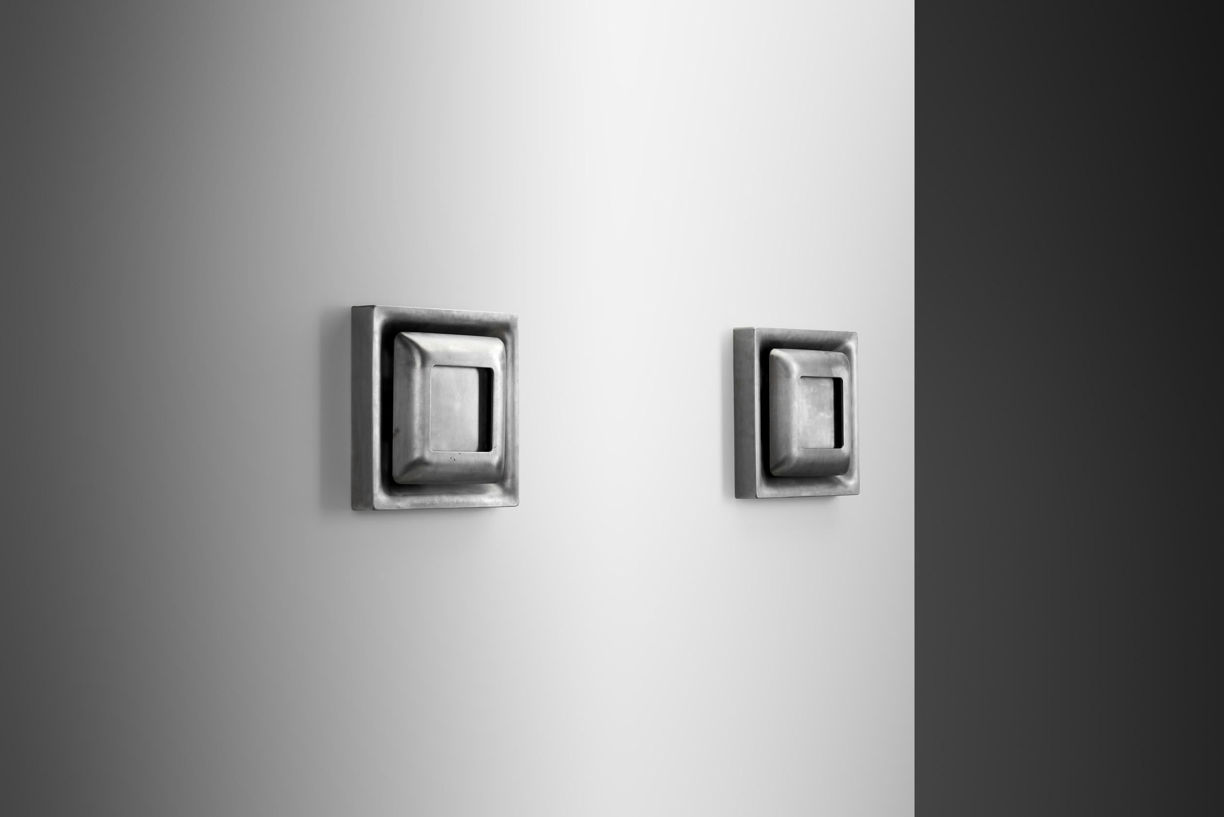 Pareja de lámparas de pared Steel Space Age de Doria, Alemania Años 60 en Bueno estado para la venta en Utrecht, NL