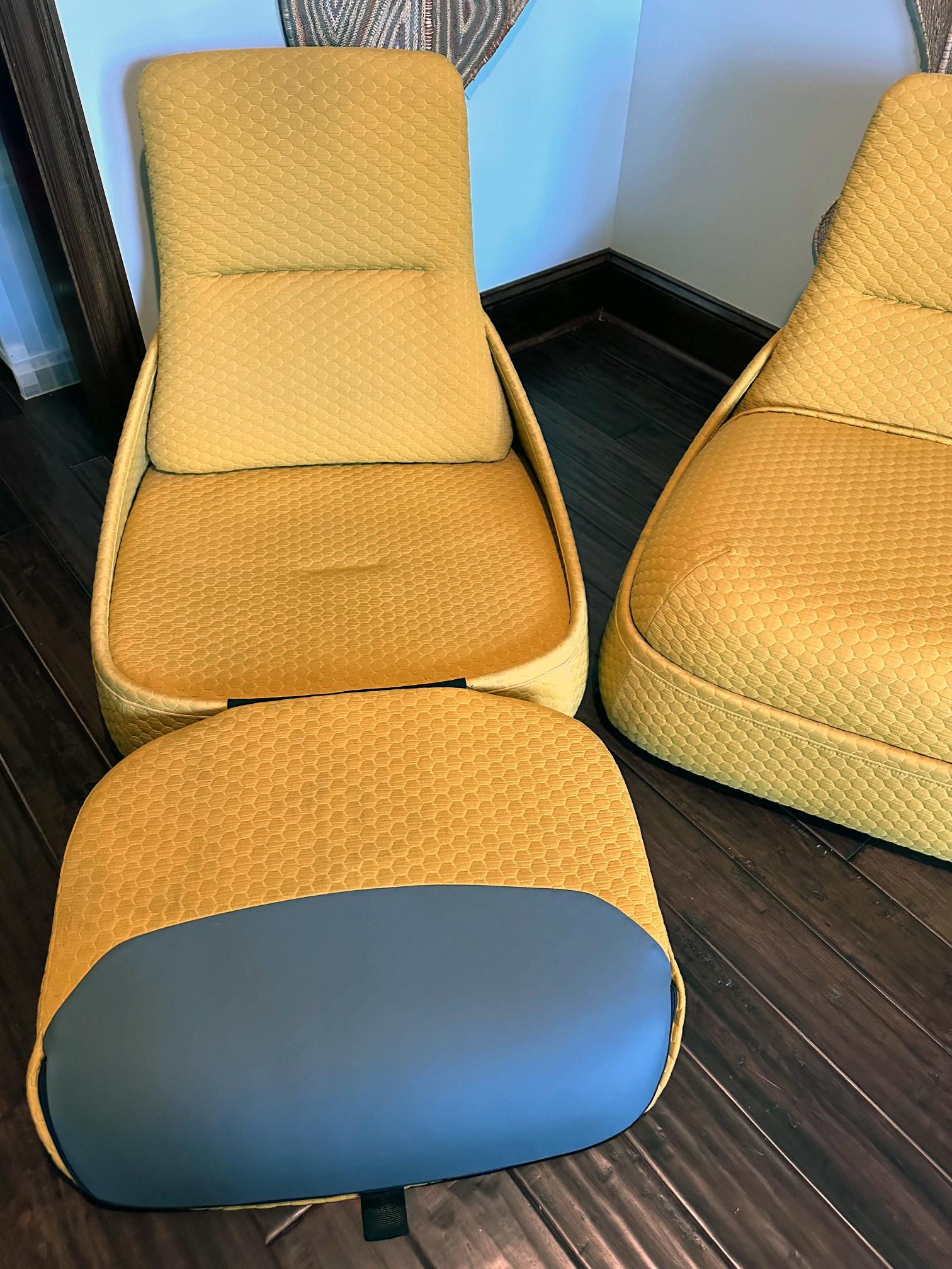 Coppia di sedie da salotto convertibili Steelcase Hosu con ottomana Patricia Urquiola in vendita 2