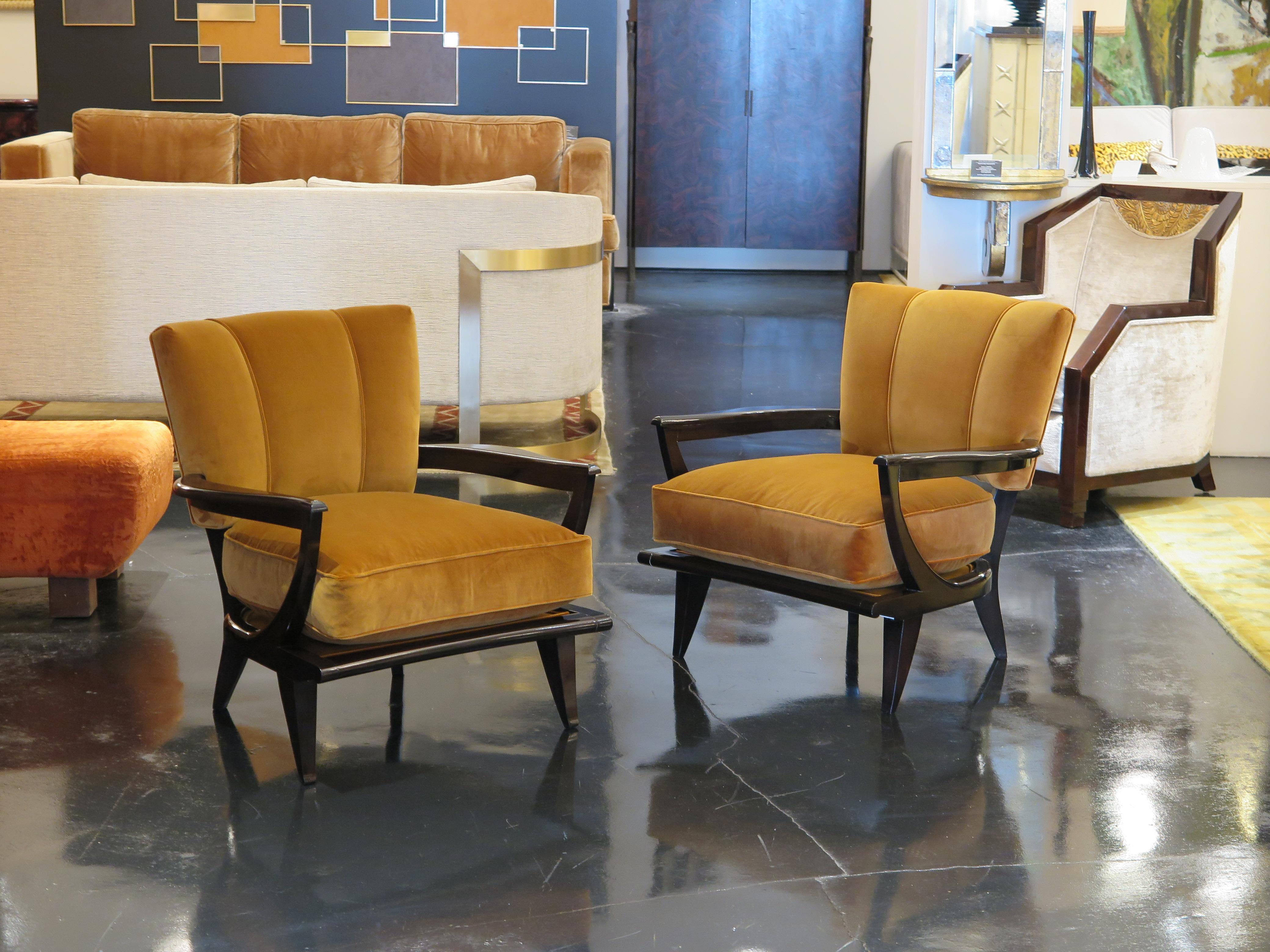 This pair of Steiner Edition SK40 low gondola armchairs feature a stained Rosewood frame in a high gloss finish. The pair has been newly reupholstered in rich Mustard Velvet. 

 
