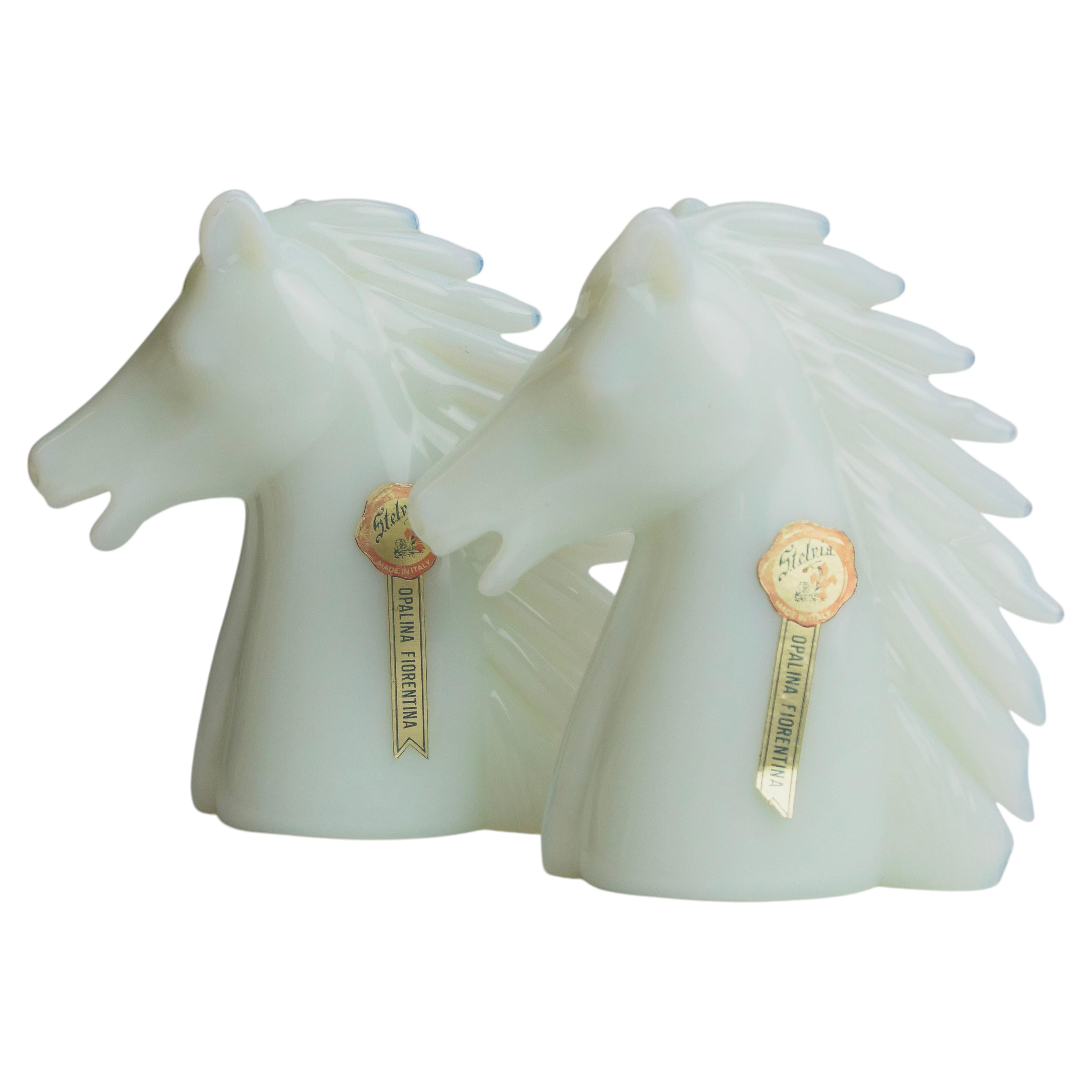 Par de esculturas de cristal con forma de cabeza de caballo «Stelvia Opalina Fiorentina» de los años 60 en venta