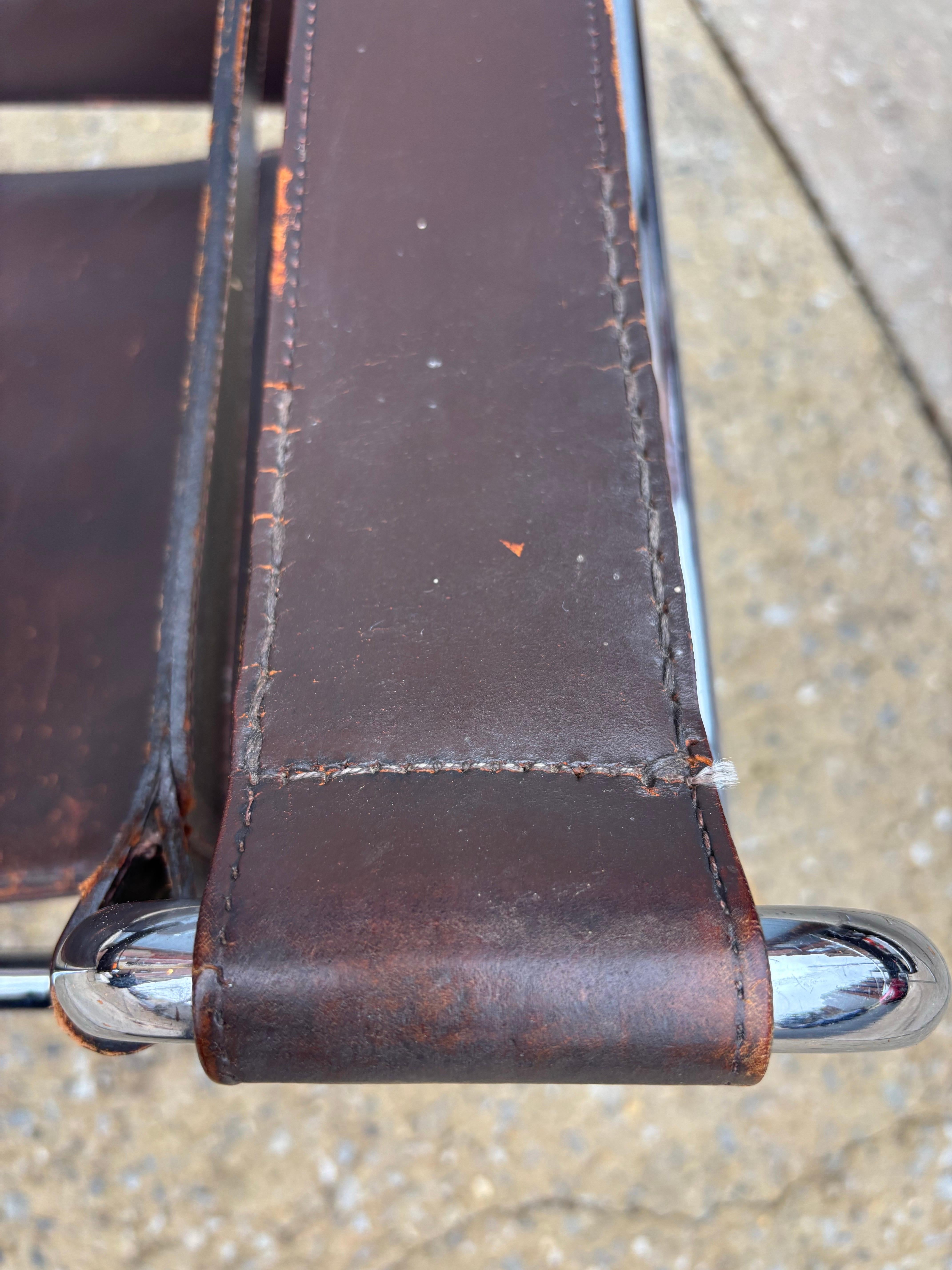 ¡Pareja de sillas Stendig Wassily con gran pátina! Cuero