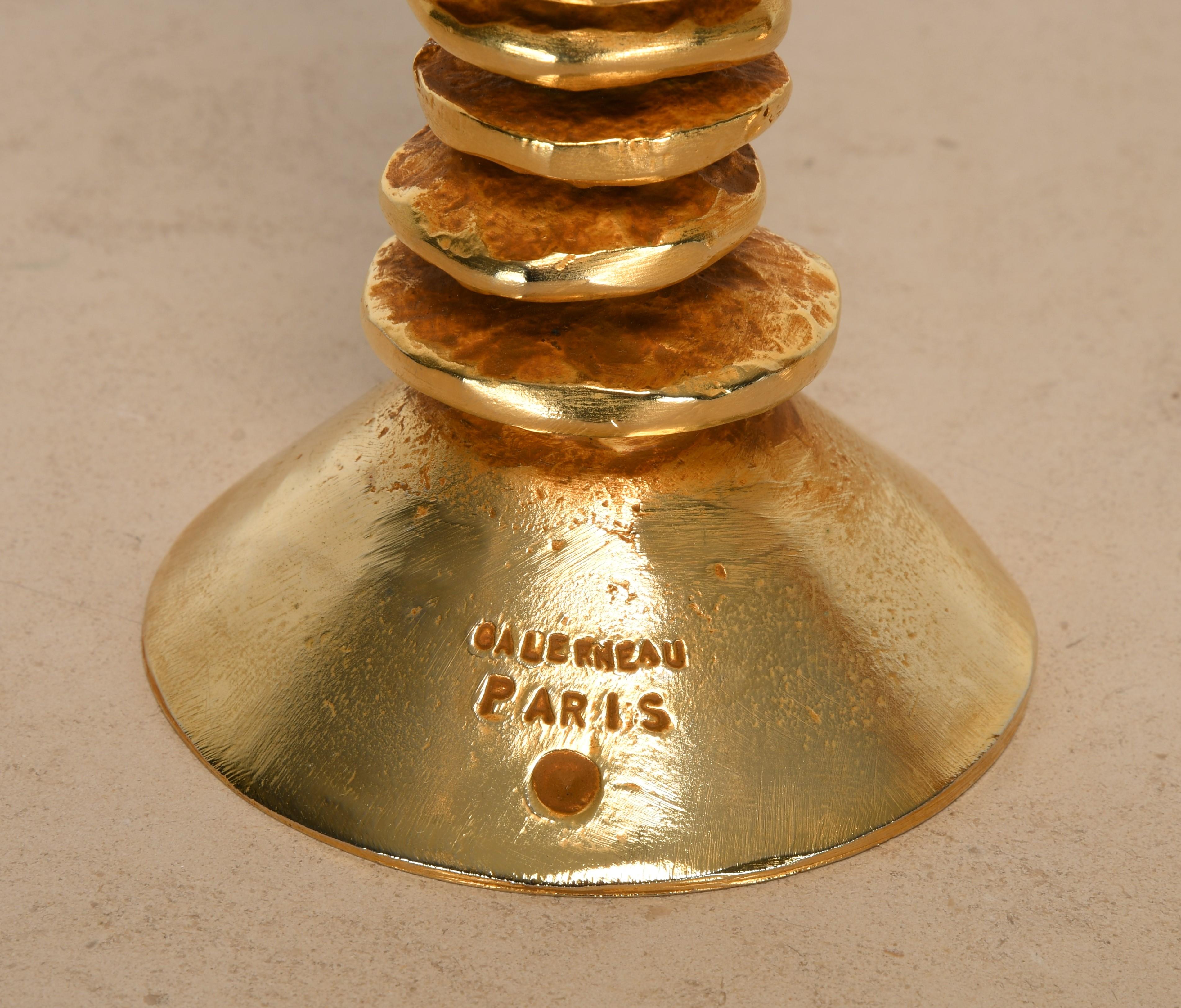Français Paire de chandeliers Stephane Galerneau en étain plaqué or, années 1990