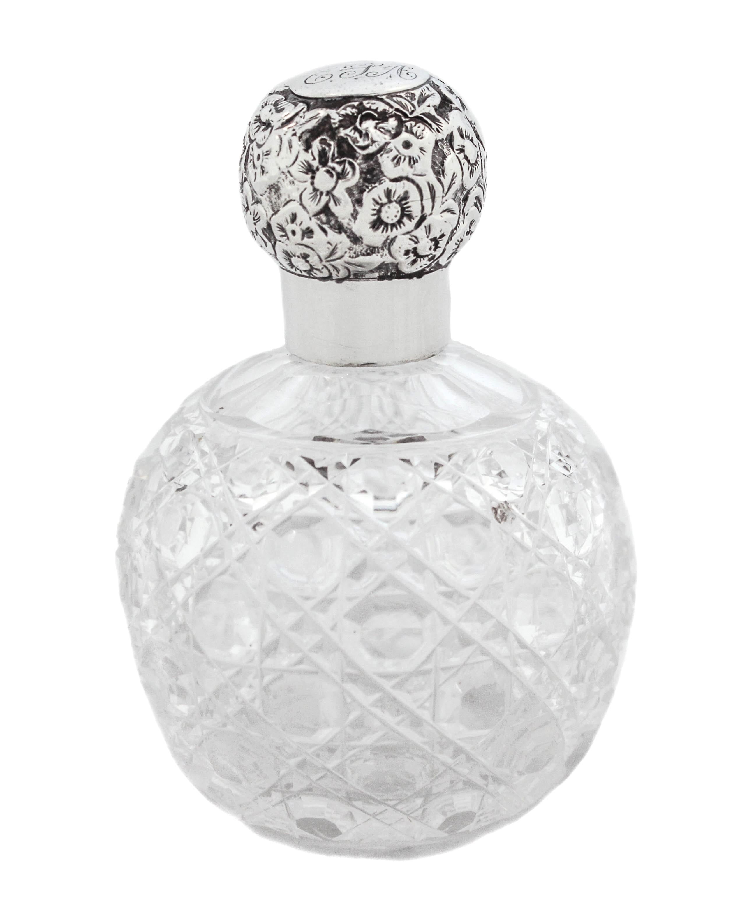 Anglais Paire de flacons de parfum en argent sterling et cristal en vente