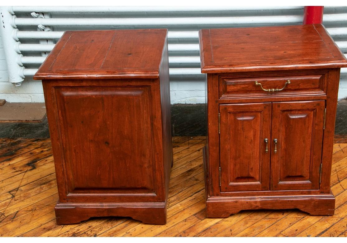 Pair of Sterling Collection English Style Red Mahogany Stained Night Stands For Sale 3