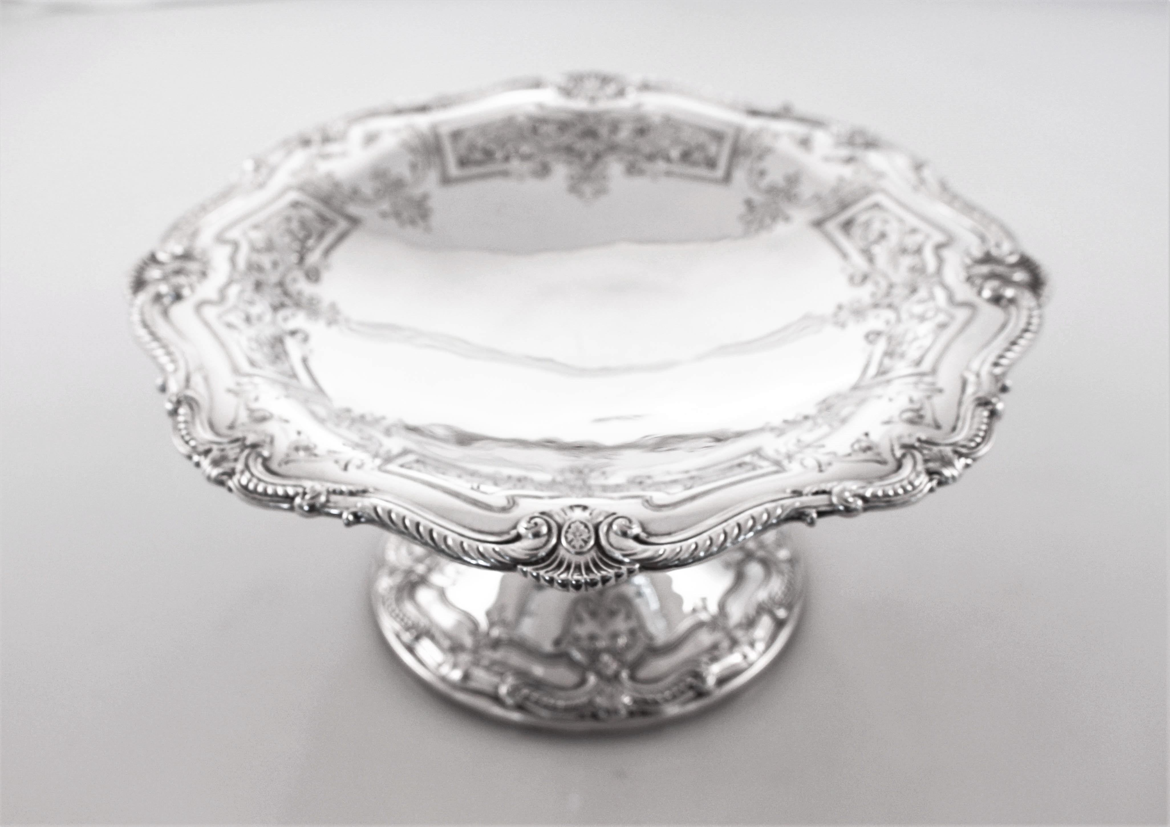 We are delighted to offer this pair of sterling silver compotes by the Grogan Silver Company. They have a scalloped rim with a gadroon pattern. There is also a beautifully etched design with swirls and garlands decorating the both the top and base.