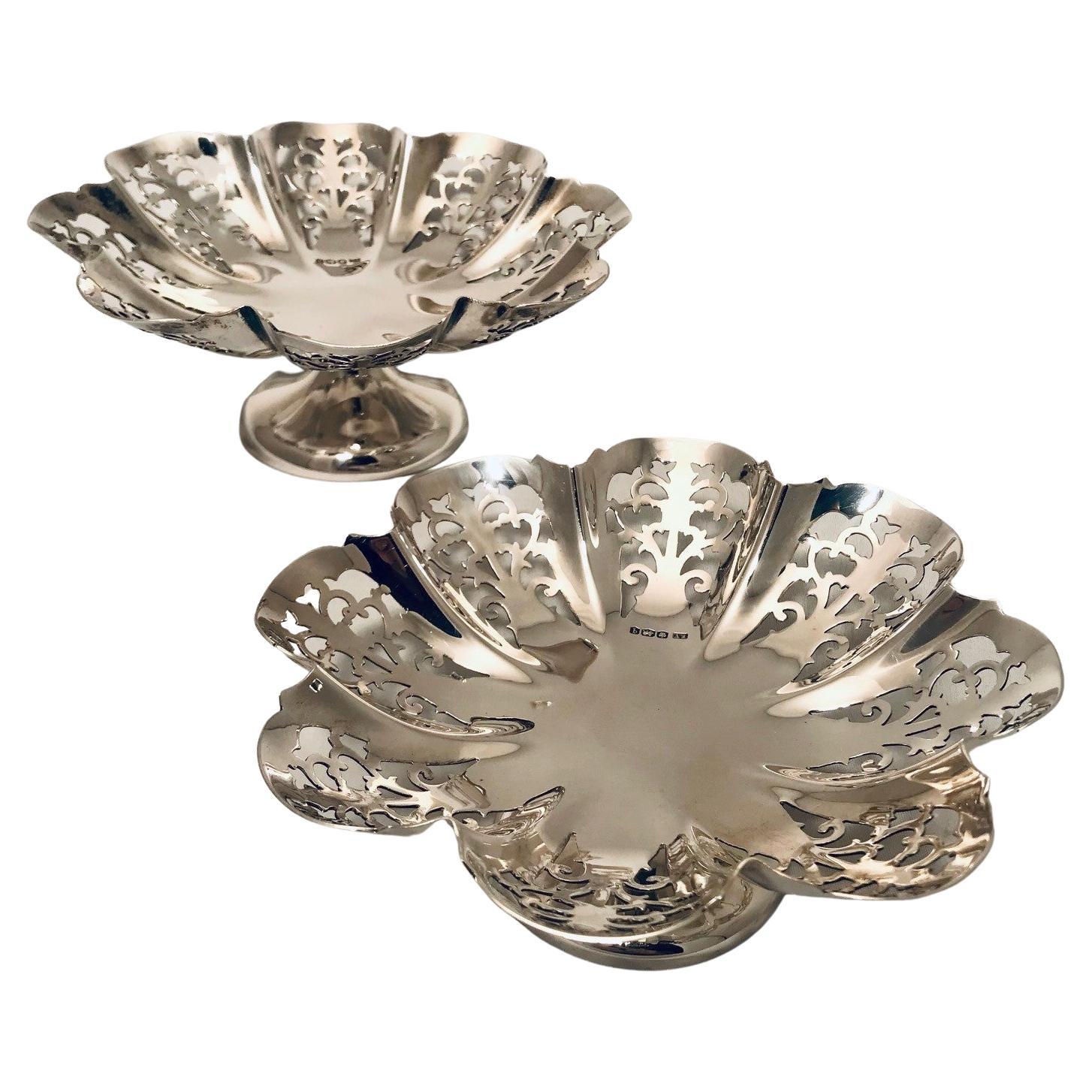 Coppia di tazze basse in argento in vendita