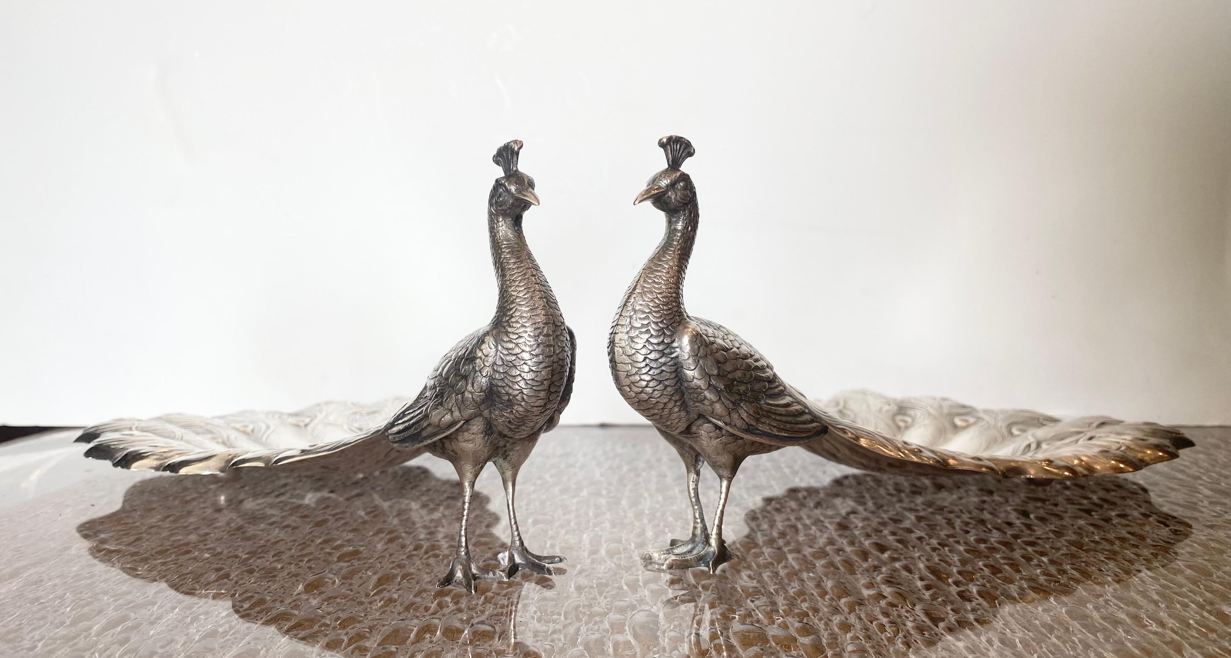 Pareja de pavos reales Gorham de plata de ley con colas formando bandejas.... encantadora y caprichosa