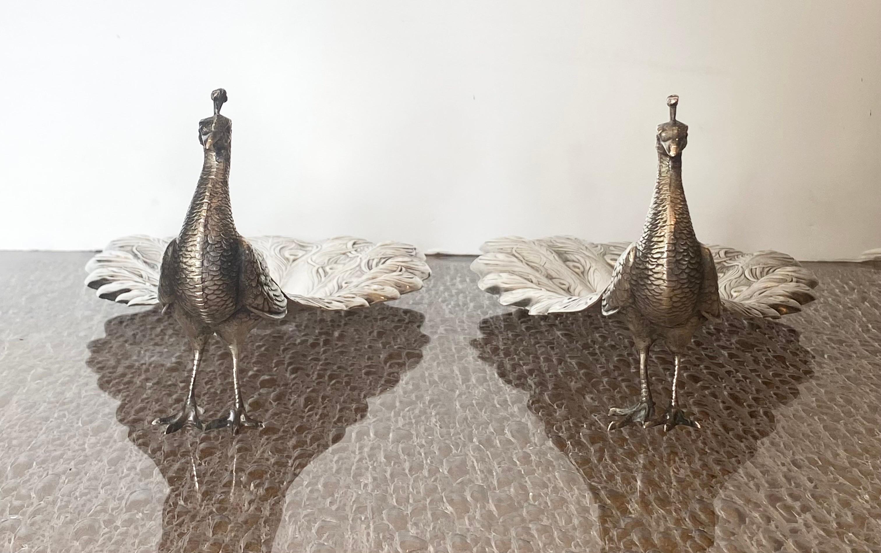 Pareja de bandejas con forma de pavo real de ley siglo XX en venta