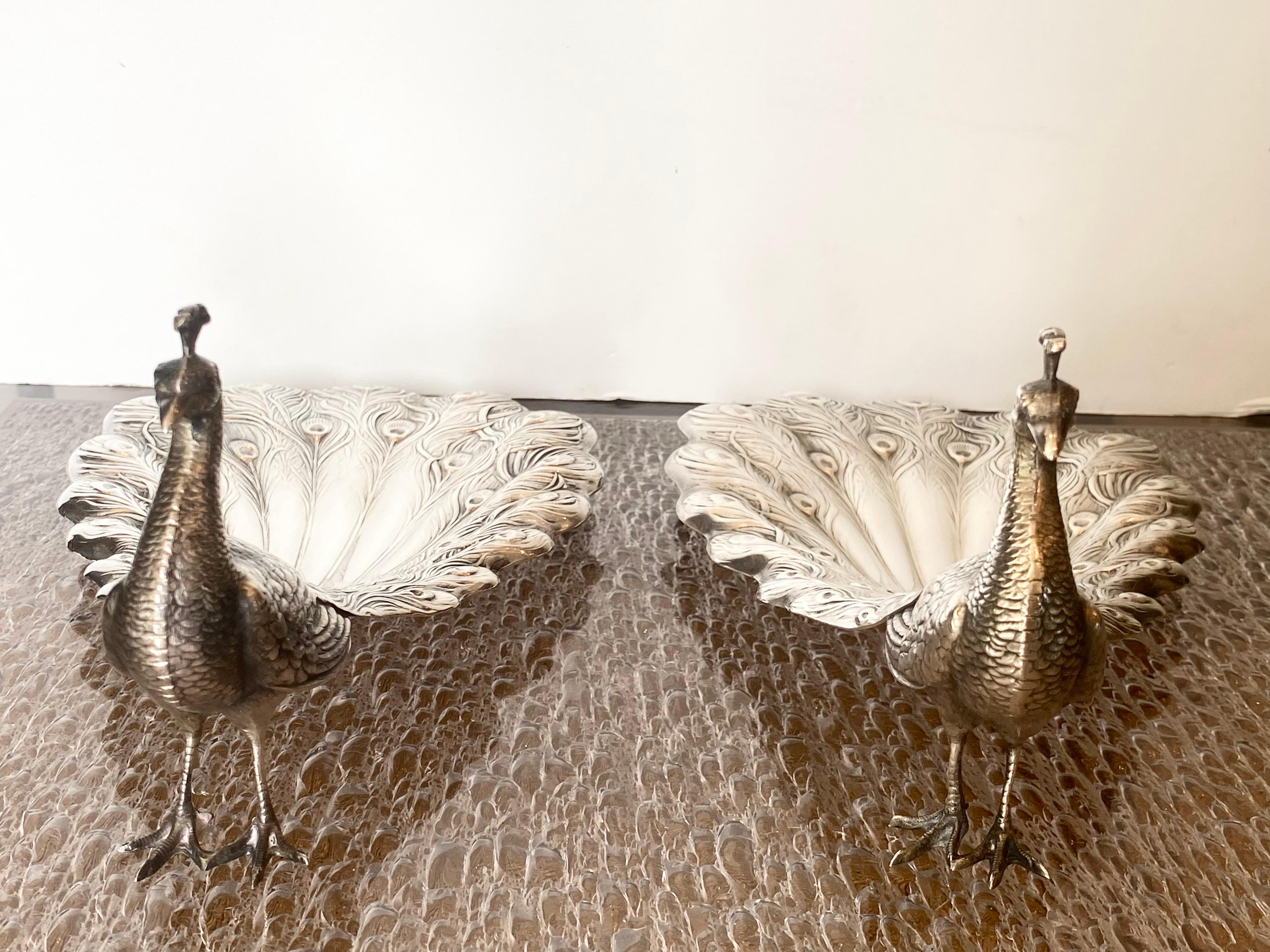Pareja de bandejas con forma de pavo real de ley Plata esterlina en venta