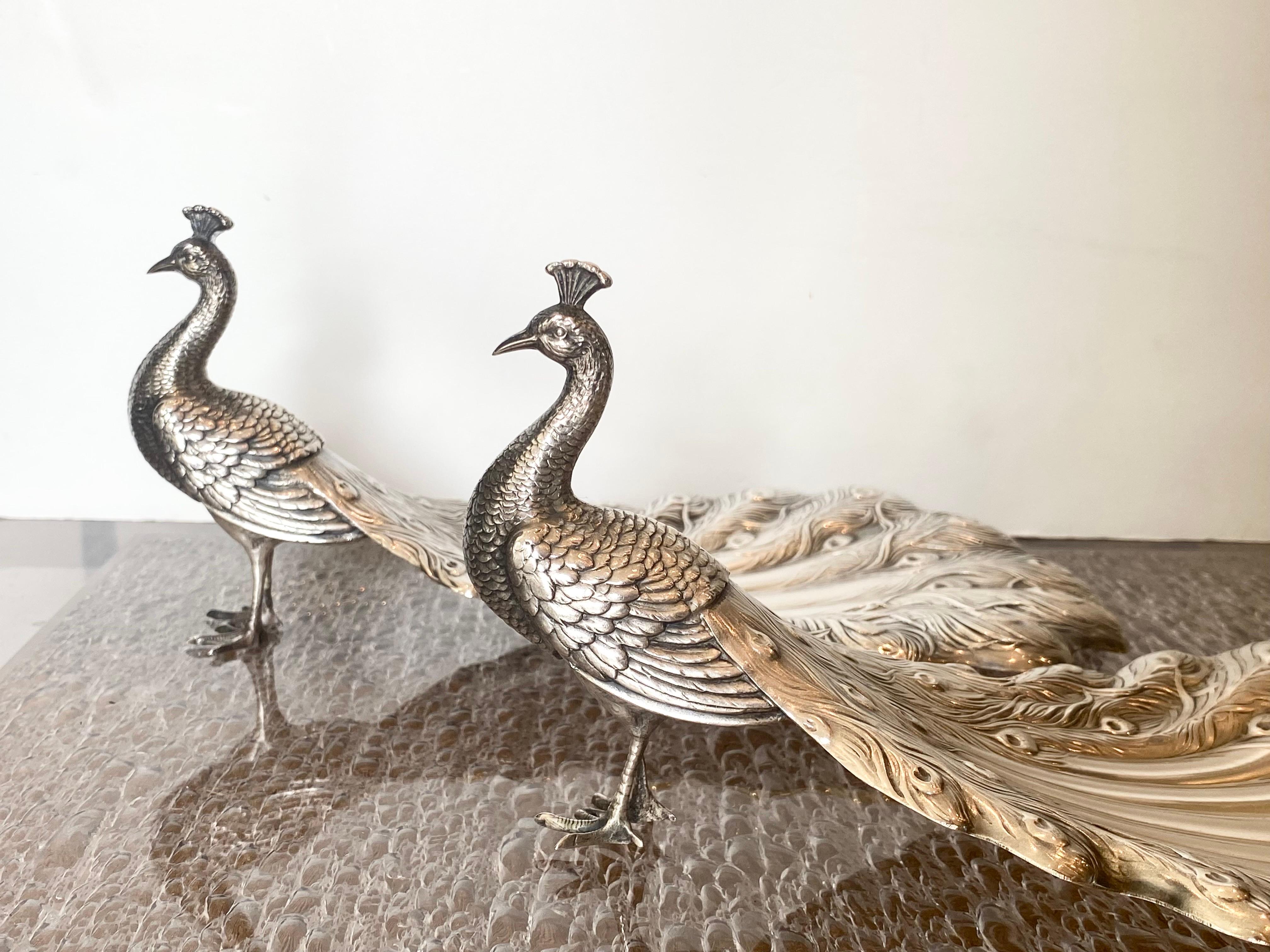 Pareja de bandejas con forma de pavo real de ley en venta 3