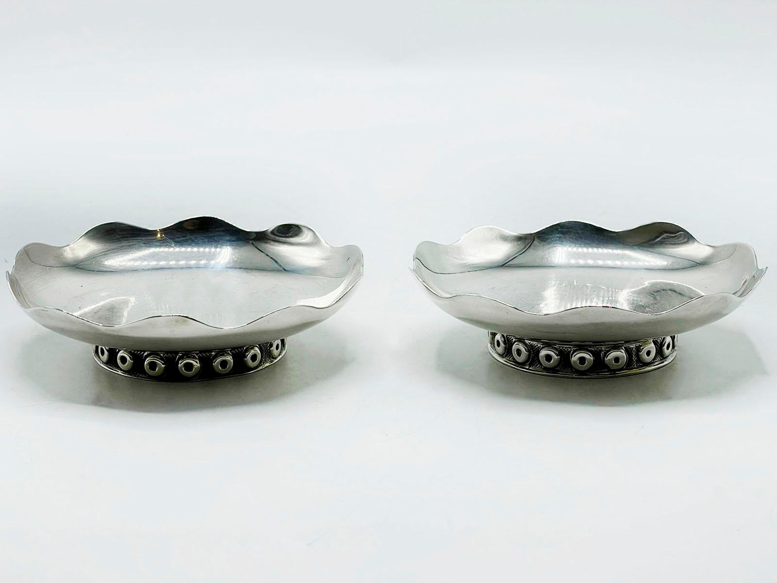 Carved Pair of Sterling Saucer Plates by Tane Orfebres For Sale