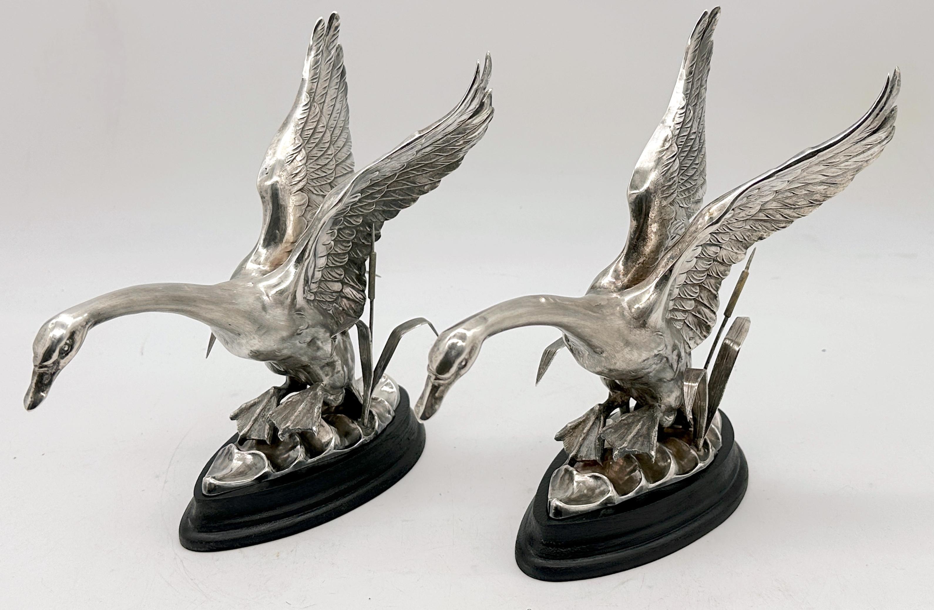 Paire de sculptures de cygnes volant dans un paysage, Espagne, vers les années 1960 en vente 3