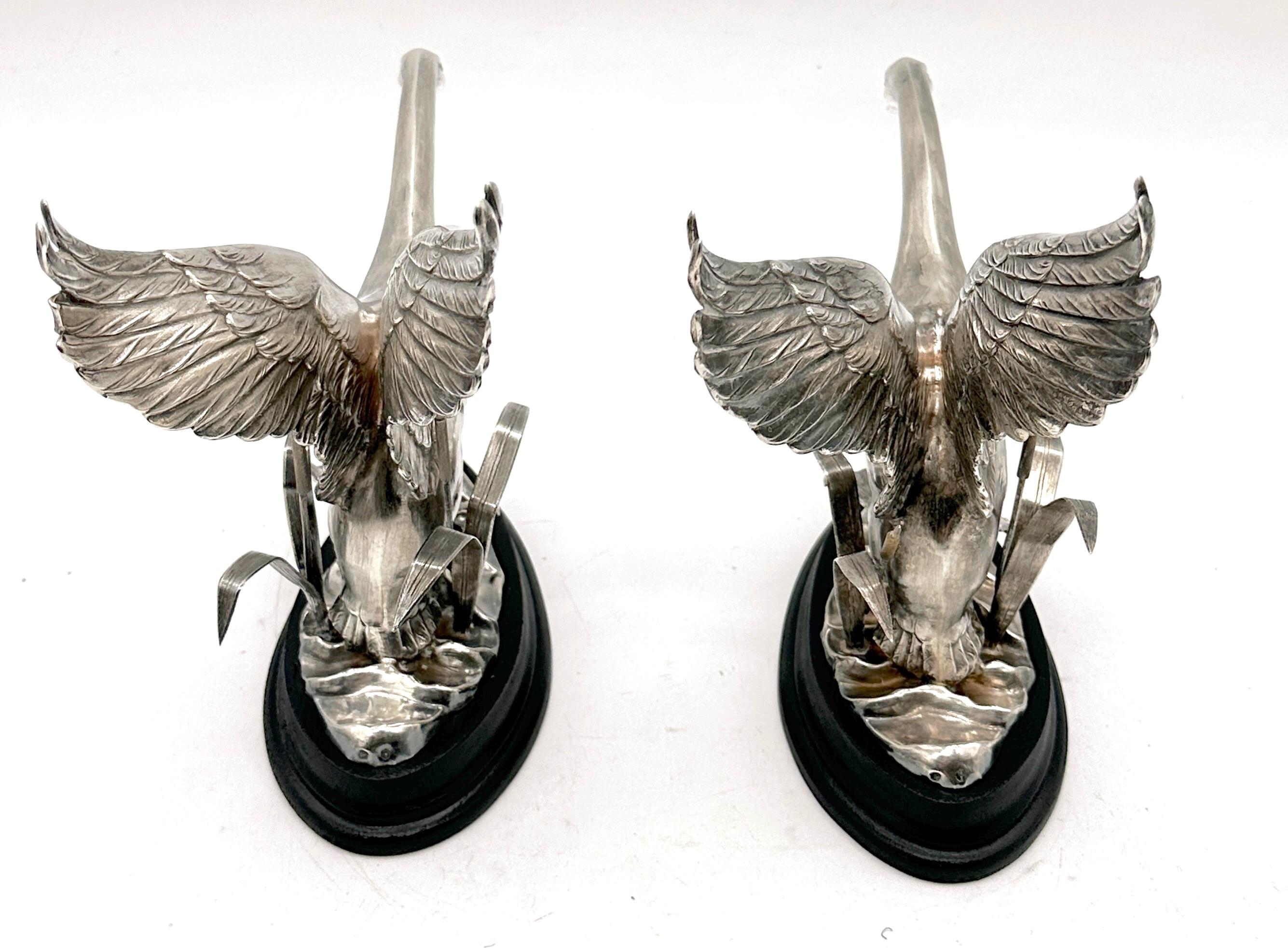 Argent sterling Paire de sculptures de cygnes volant dans un paysage, Espagne, vers les années 1960 en vente