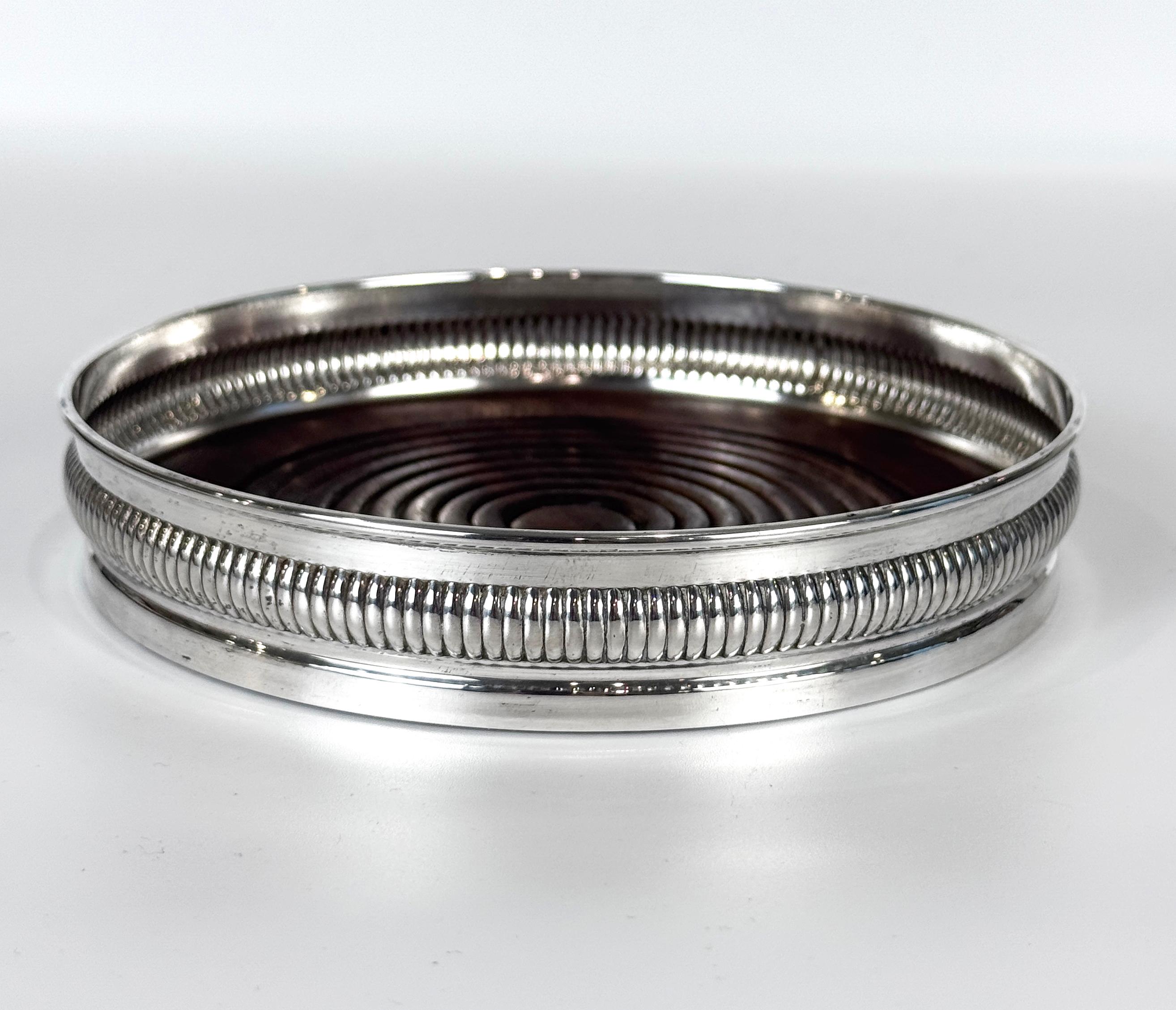 Par de posavasos de vino de plata de ley y madera torneada Estadounidense en venta