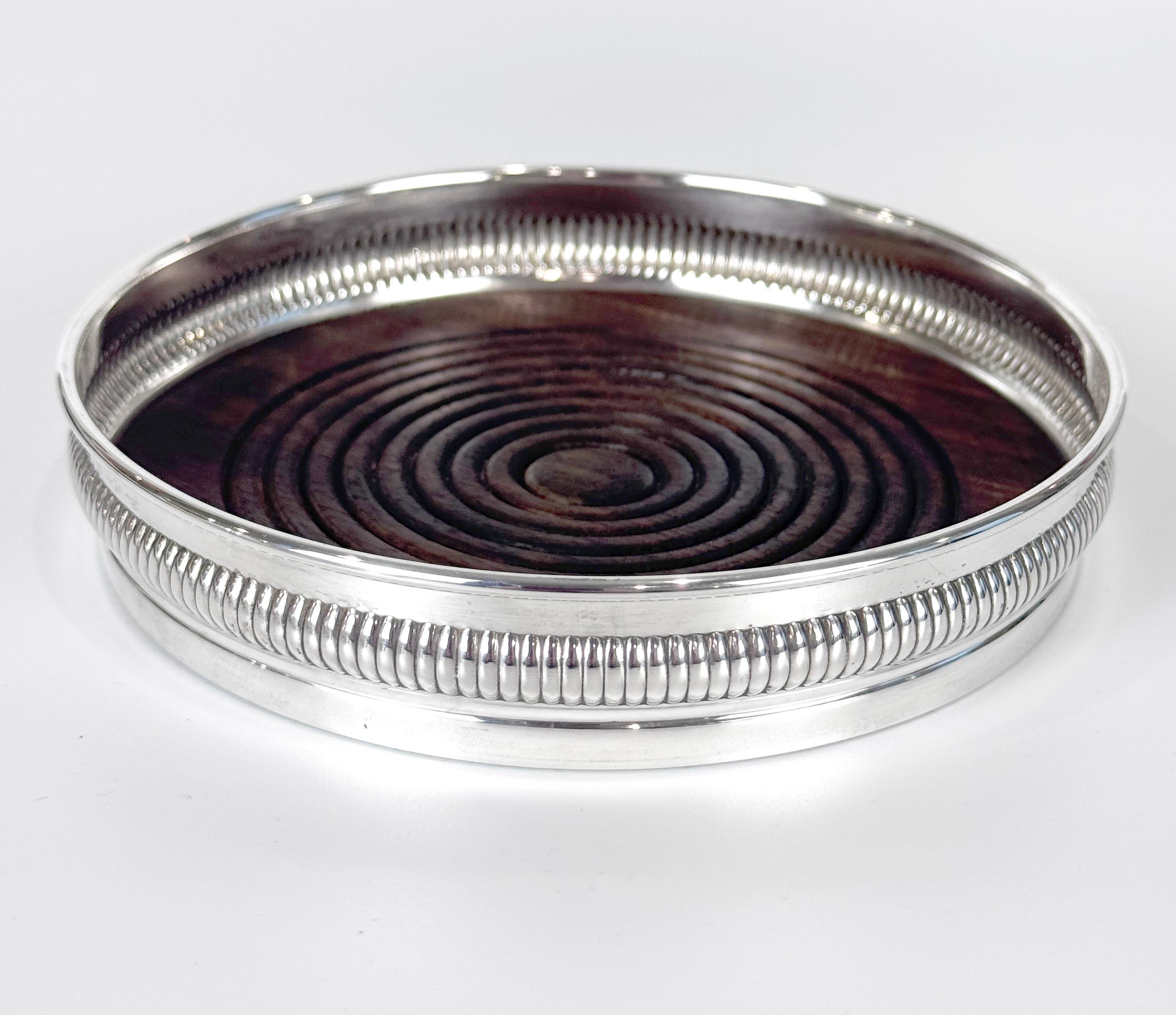 Par de posavasos de vino de plata de ley y madera torneada Plata esterlina en venta