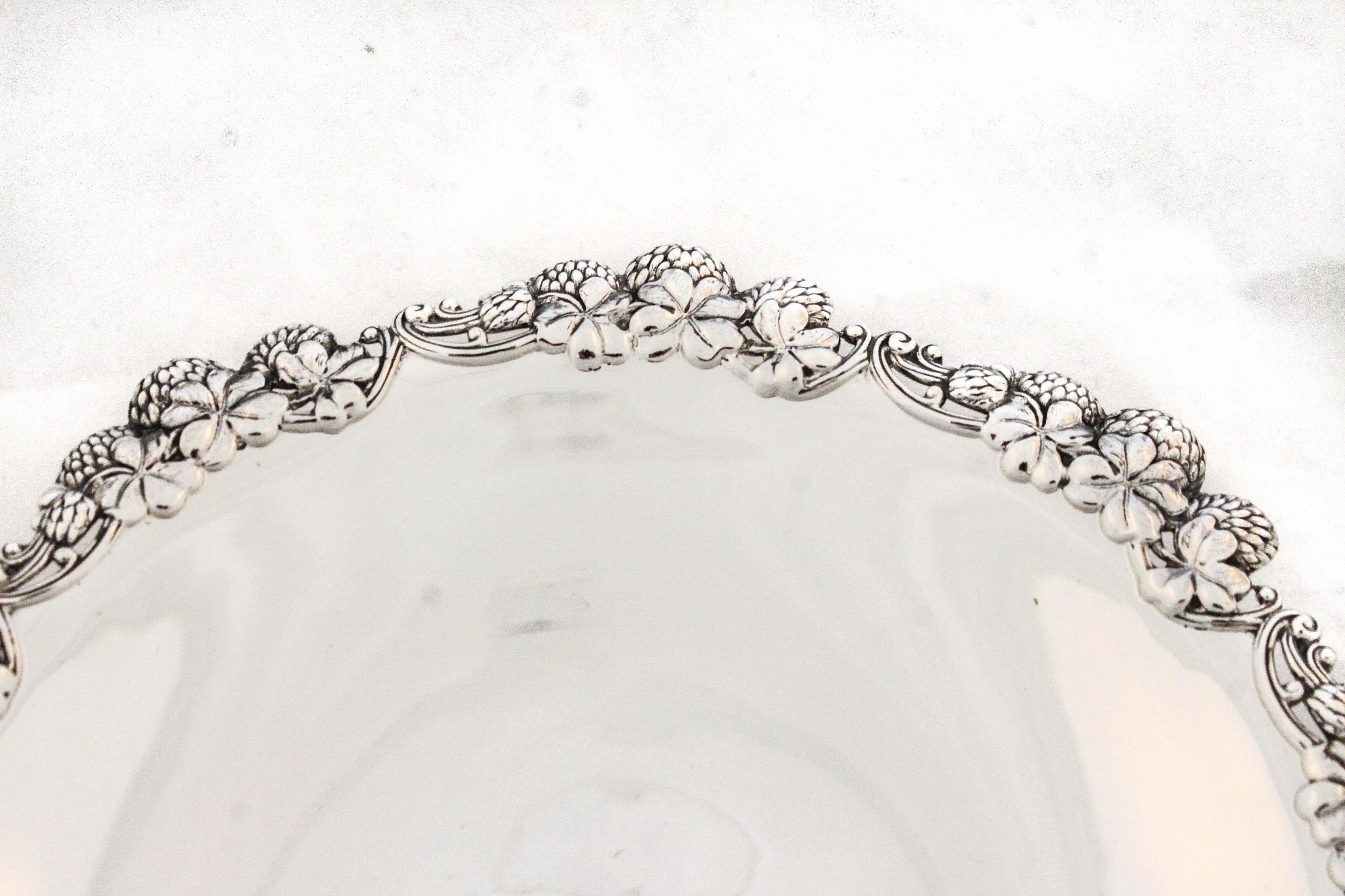 Pair of Sterling Silver Art Nouveau Compotes by Tiffany & CO (Spätes 19. Jahrhundert) im Angebot
