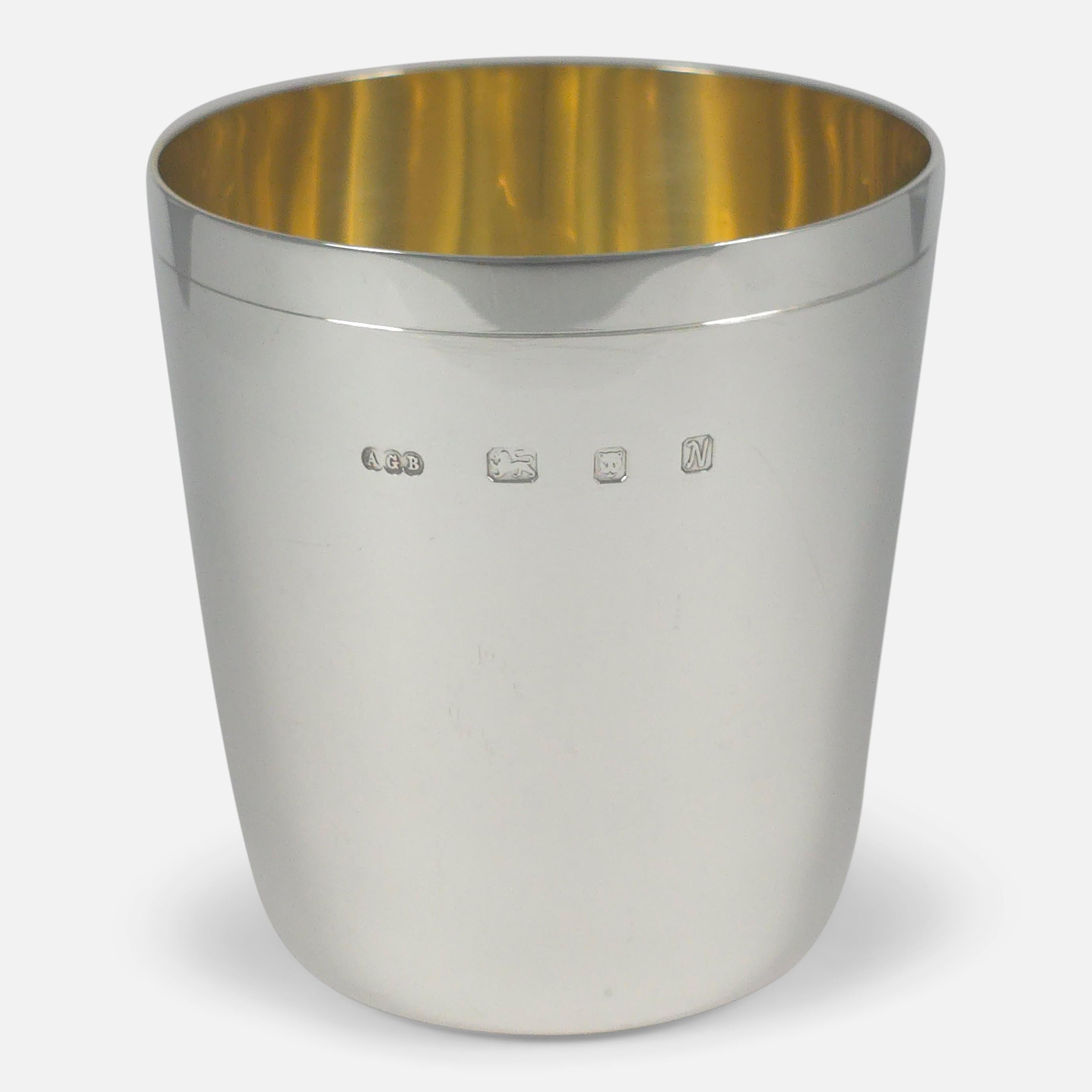 Pareja de vasos de plata de ley, Gerald Benney, 1987 en venta 3