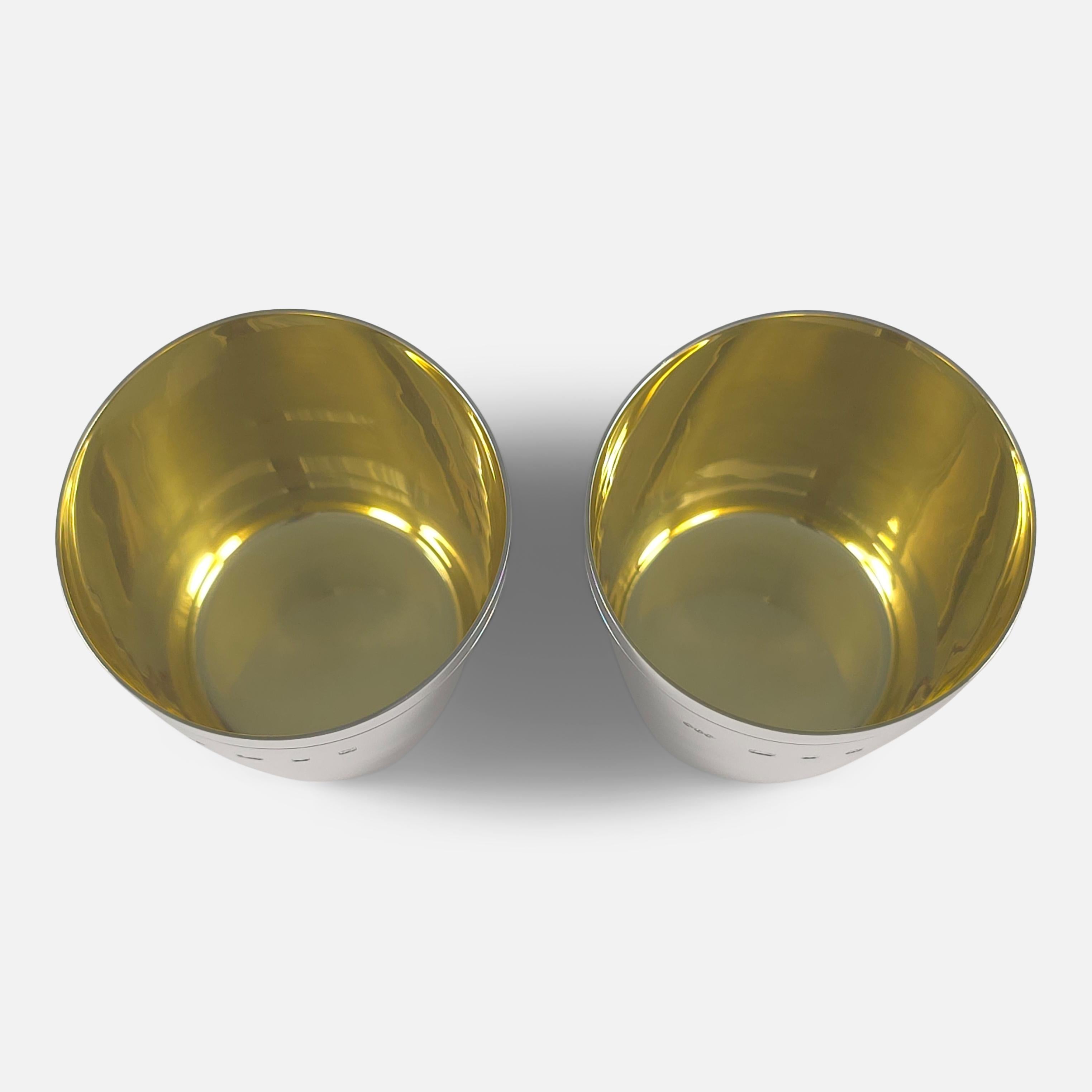 Pareja de vasos de plata de ley, Gerald Benney, 1987 en venta 2