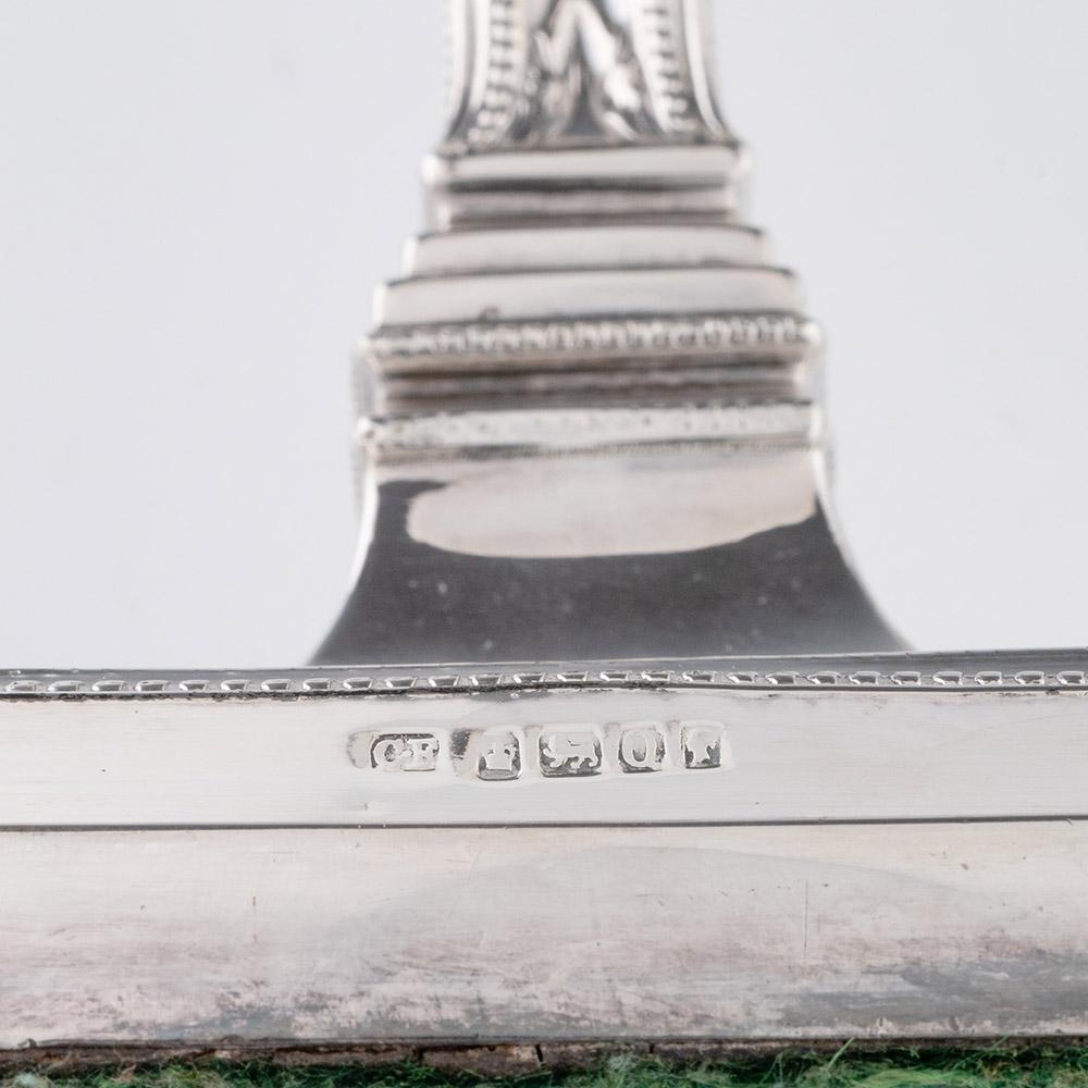Paire de candélabres en argent sterling Sheffield 1883 en vente 4