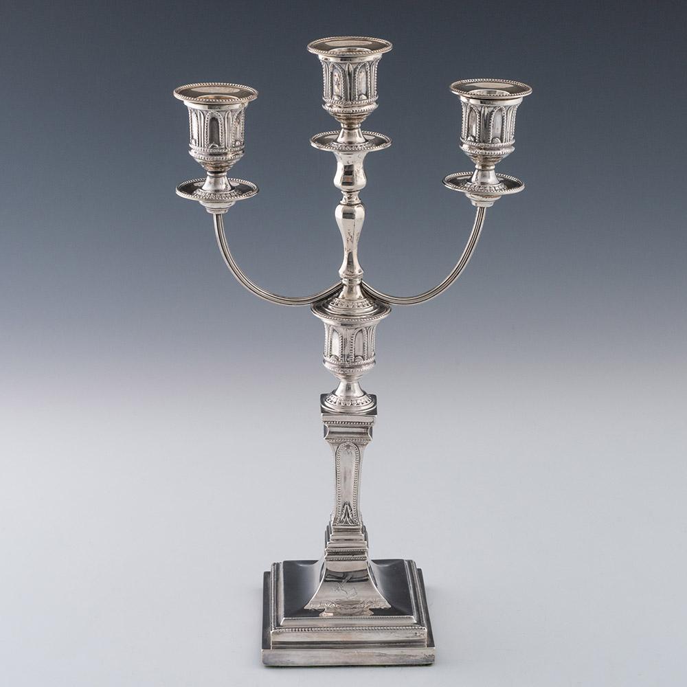 Britannique Paire de candélabres en argent sterling Sheffield 1883 en vente