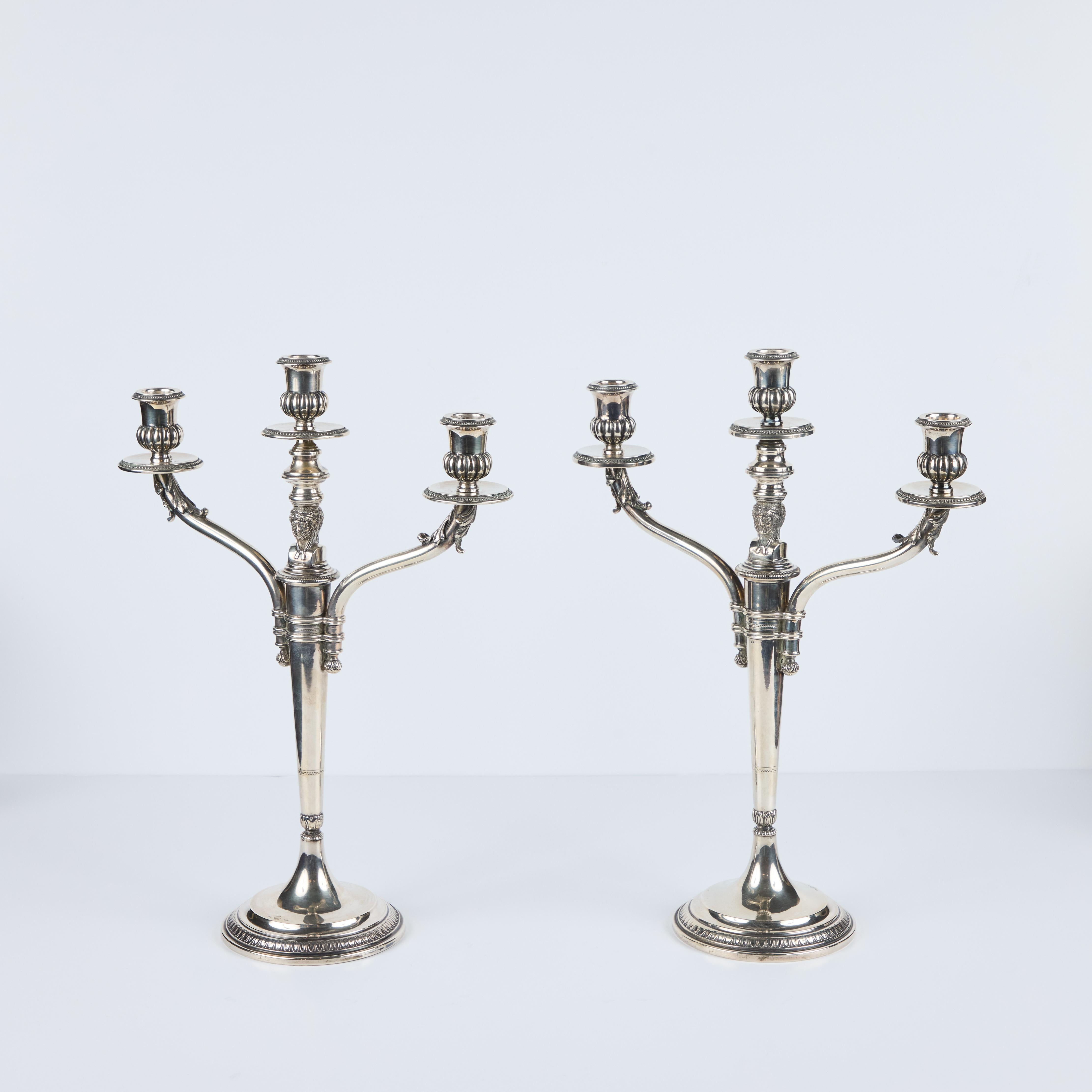Coppia di candelabri in argento 925 con doppio Giano In condizioni buone in vendita a Los Angeles, CA