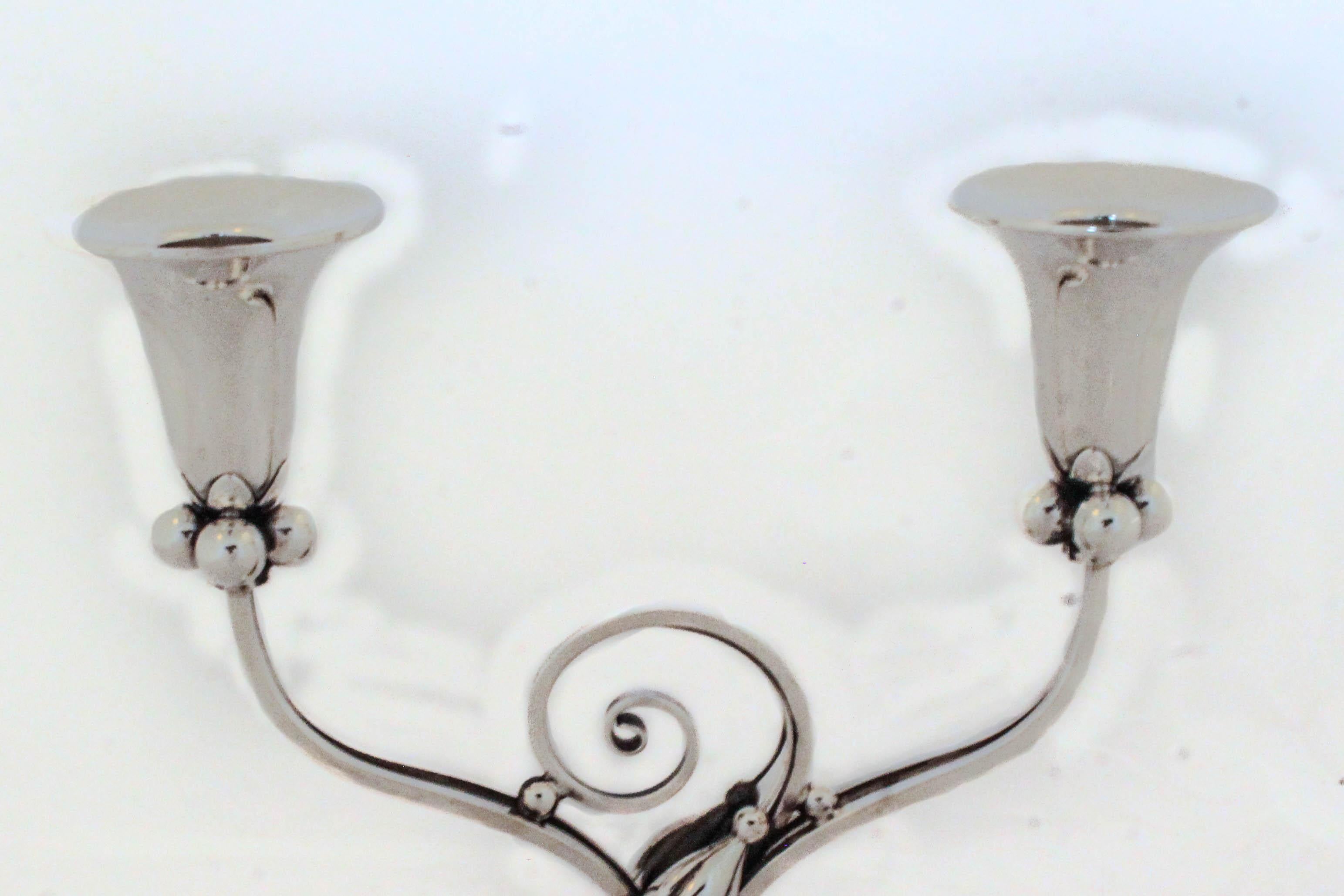 Pareja de candelabros de plata de ley Estadounidense en venta