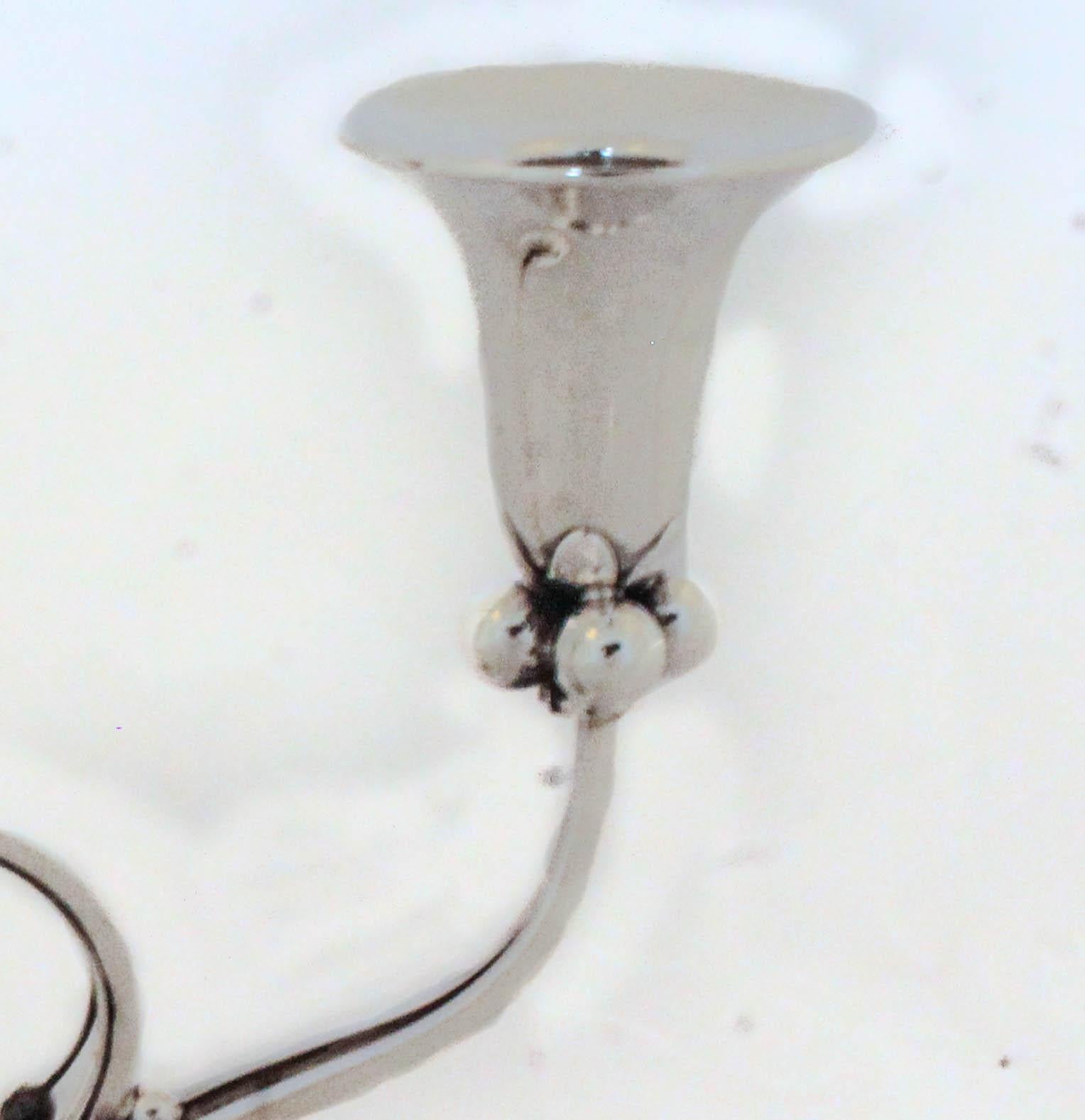 Pareja de candelabros de plata de ley mediados del siglo XX en venta