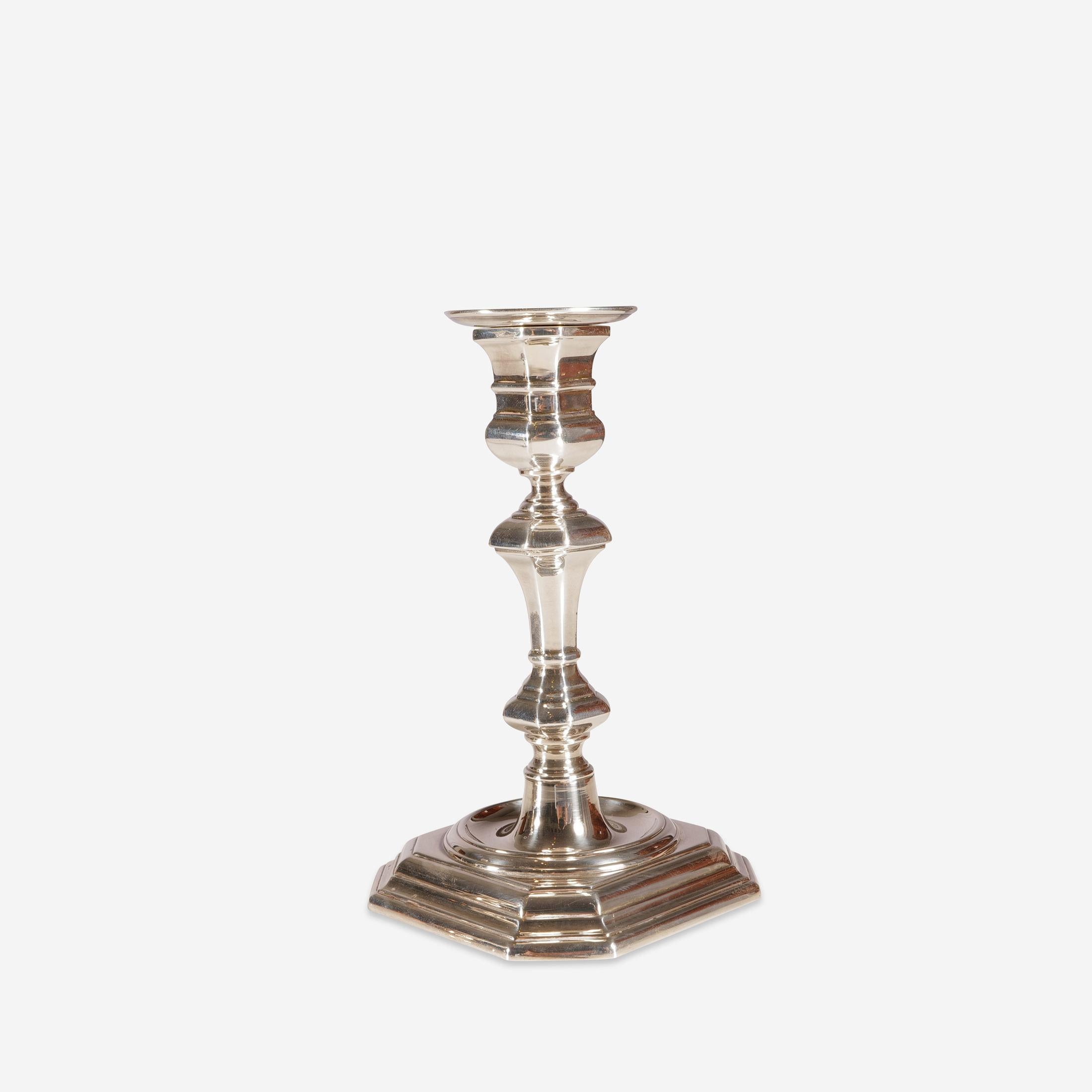 Pair of candlesticks, 800/- silver, octagonal stand, Baroque style, early 20th century.

Height 16 cm, foot 9 x 9 cm