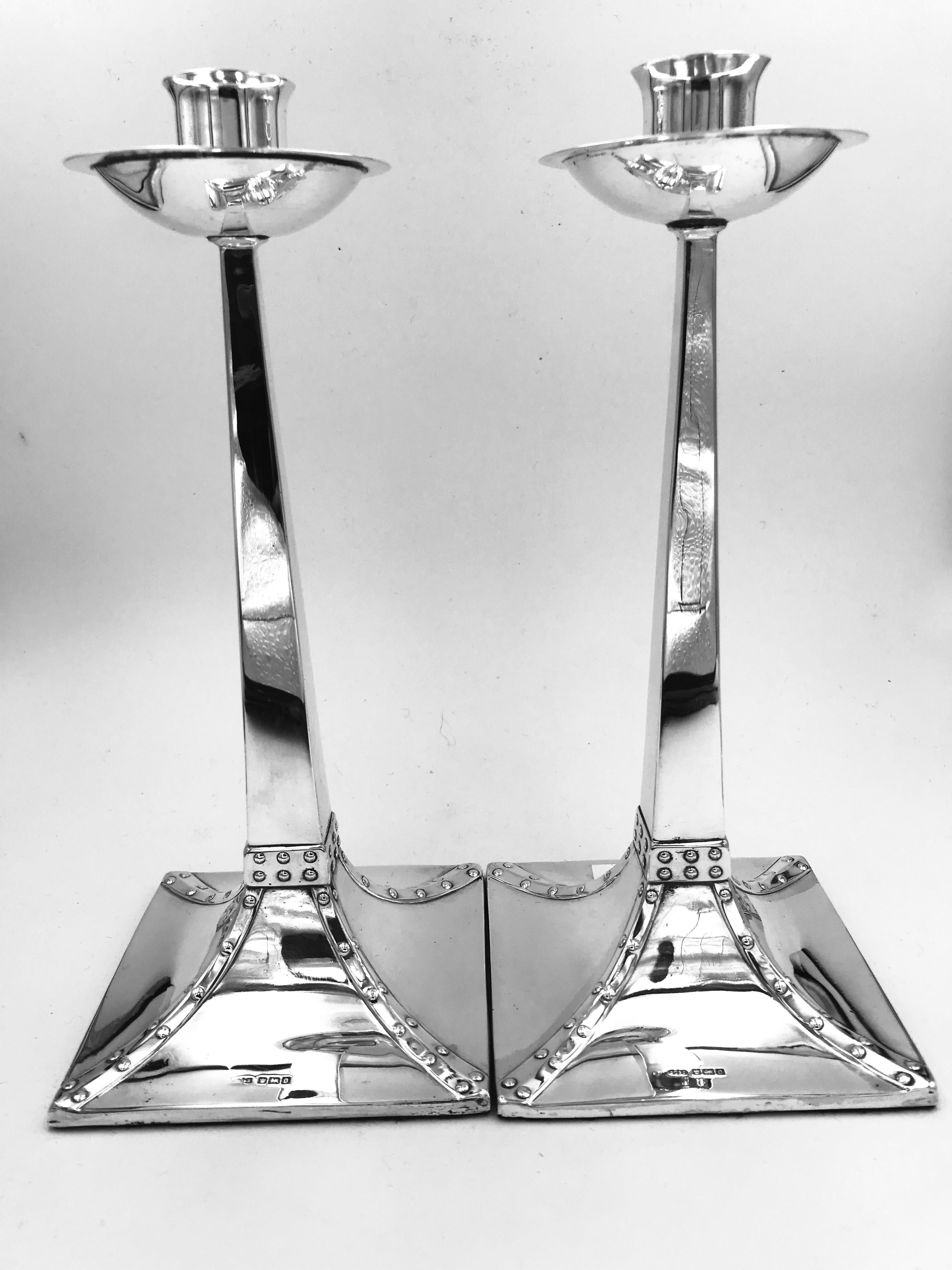 Pareja de candelabros de plata de ley en Bueno estado para la venta en London, GB