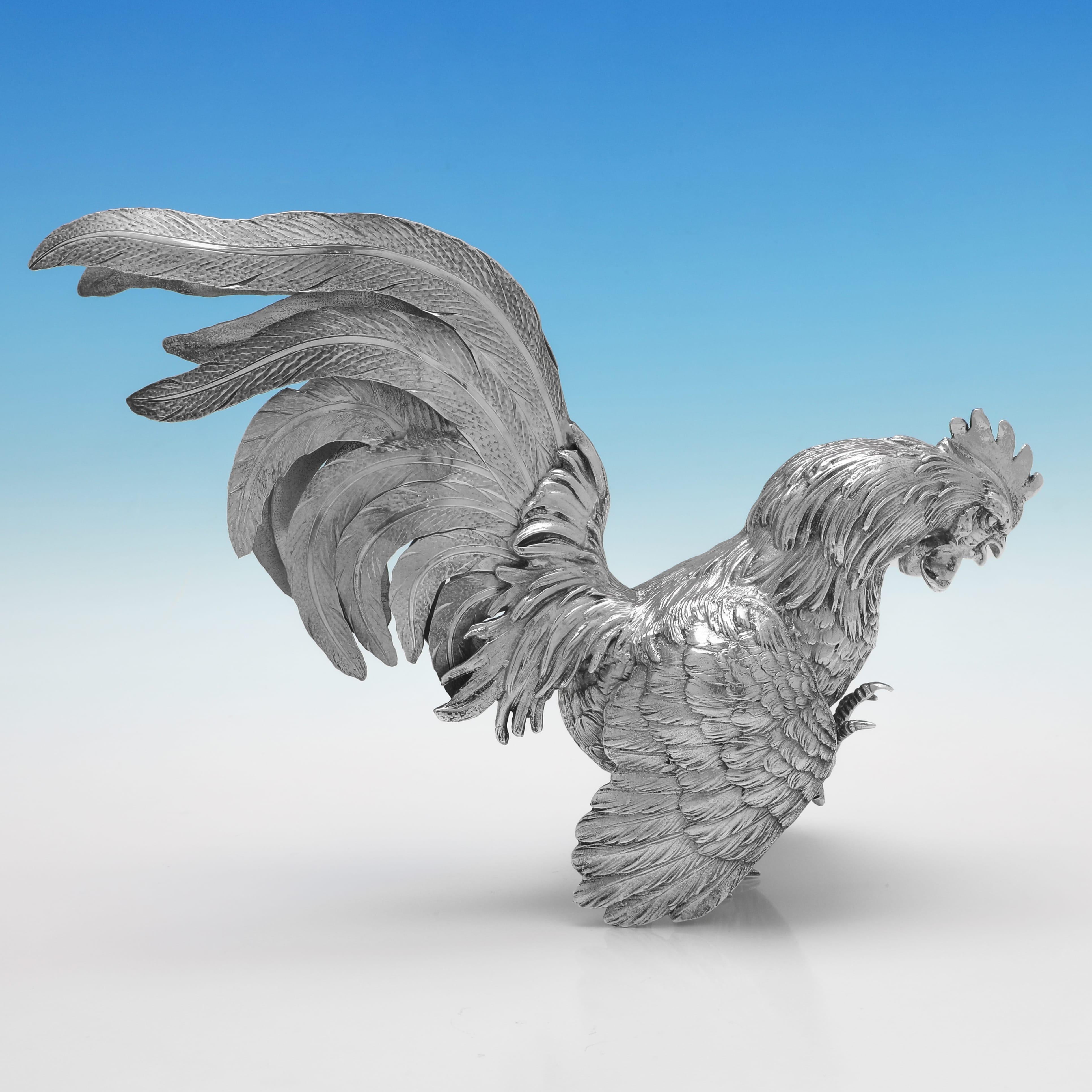 Pareja de gallos de pelea de plata de ley fabricados en Londres en 1968 por Barnards Plata esterlina en venta