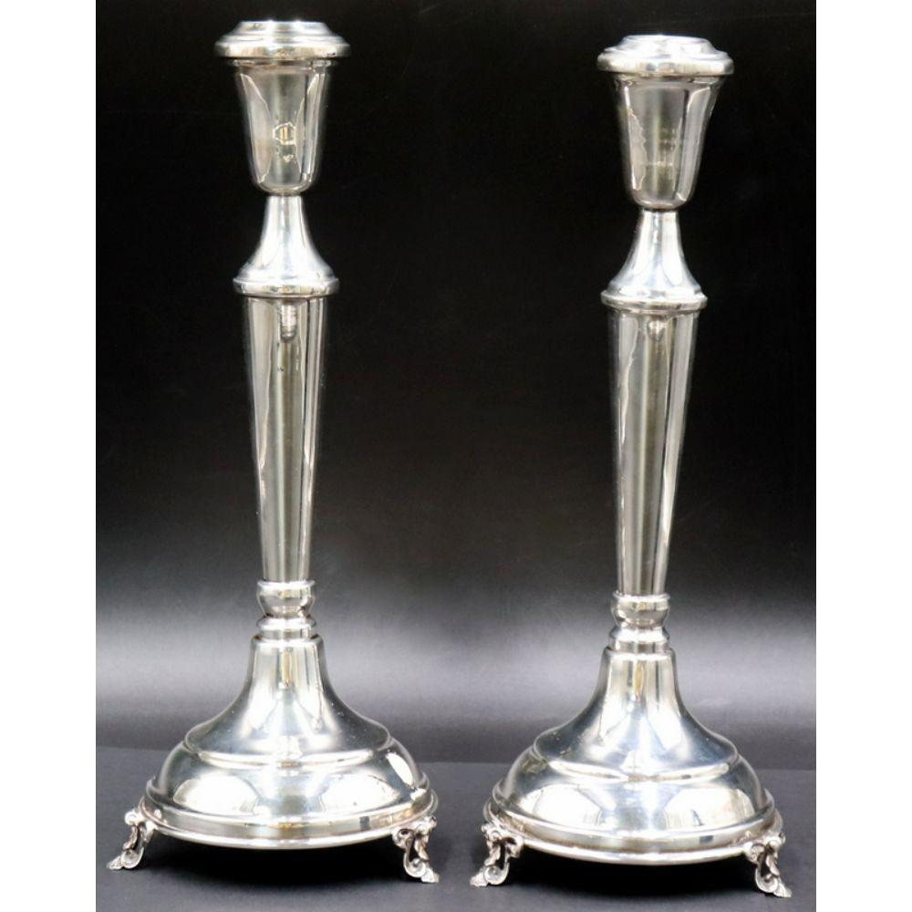 Coppia di candelabri da Shabbat con piede in argento sterling con il timbro 