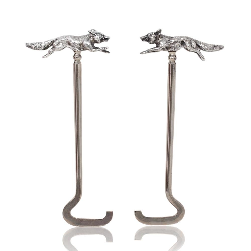 XIX secolo Coppia di tira-scarpe a forma di volpe in argento massiccio, William Hutton & Sons Sheffield 1898 in vendita