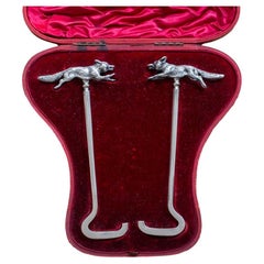 Coppia di tira-scarpe a forma di volpe in argento massiccio, William Hutton & Sons Sheffield 1898