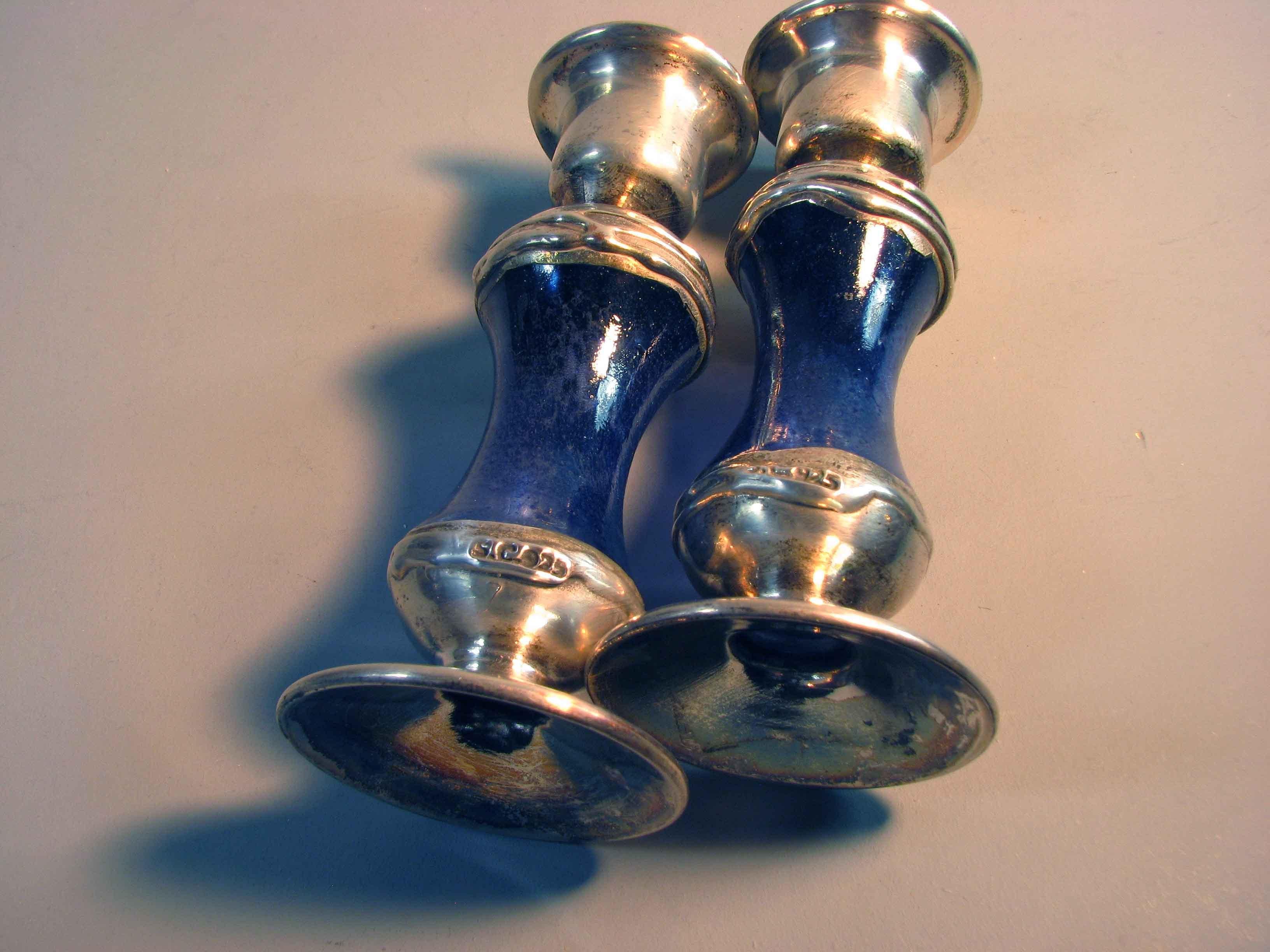Pair of Sterling Silver Fused Glass Shabbat Candlesticks In Good Condition For Sale In Ottawa, Ontario