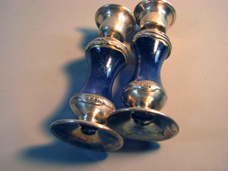 Pair of Sterling Silver Fused Glass Shabbat Candlesticks In Good Condition For Sale In Ottawa, Ontario