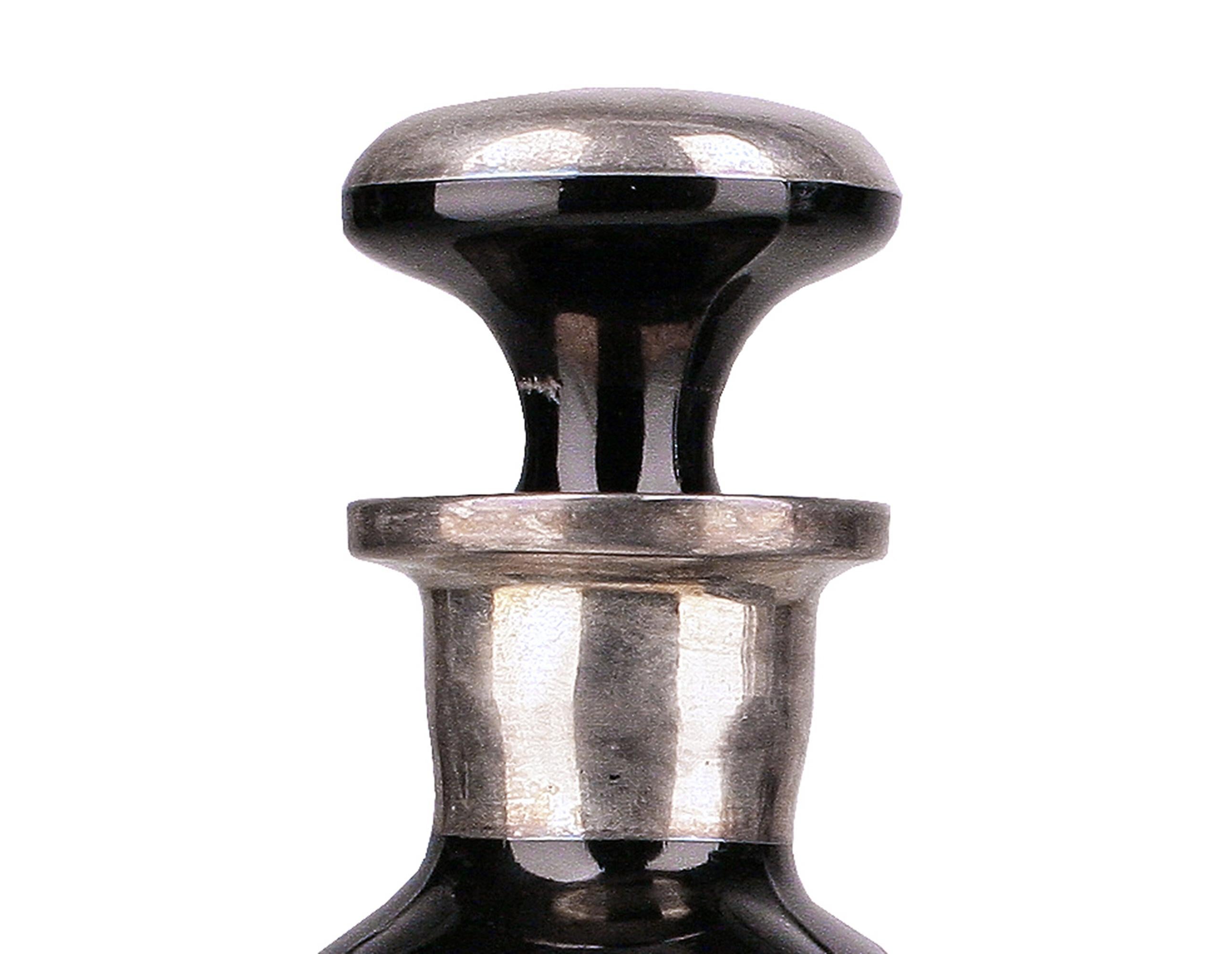 Pareja de decantadores de ginebra y whisky negro pellizcados de cristal Art Déco de plata de ley en Bueno estado para la venta en North Miami, FL