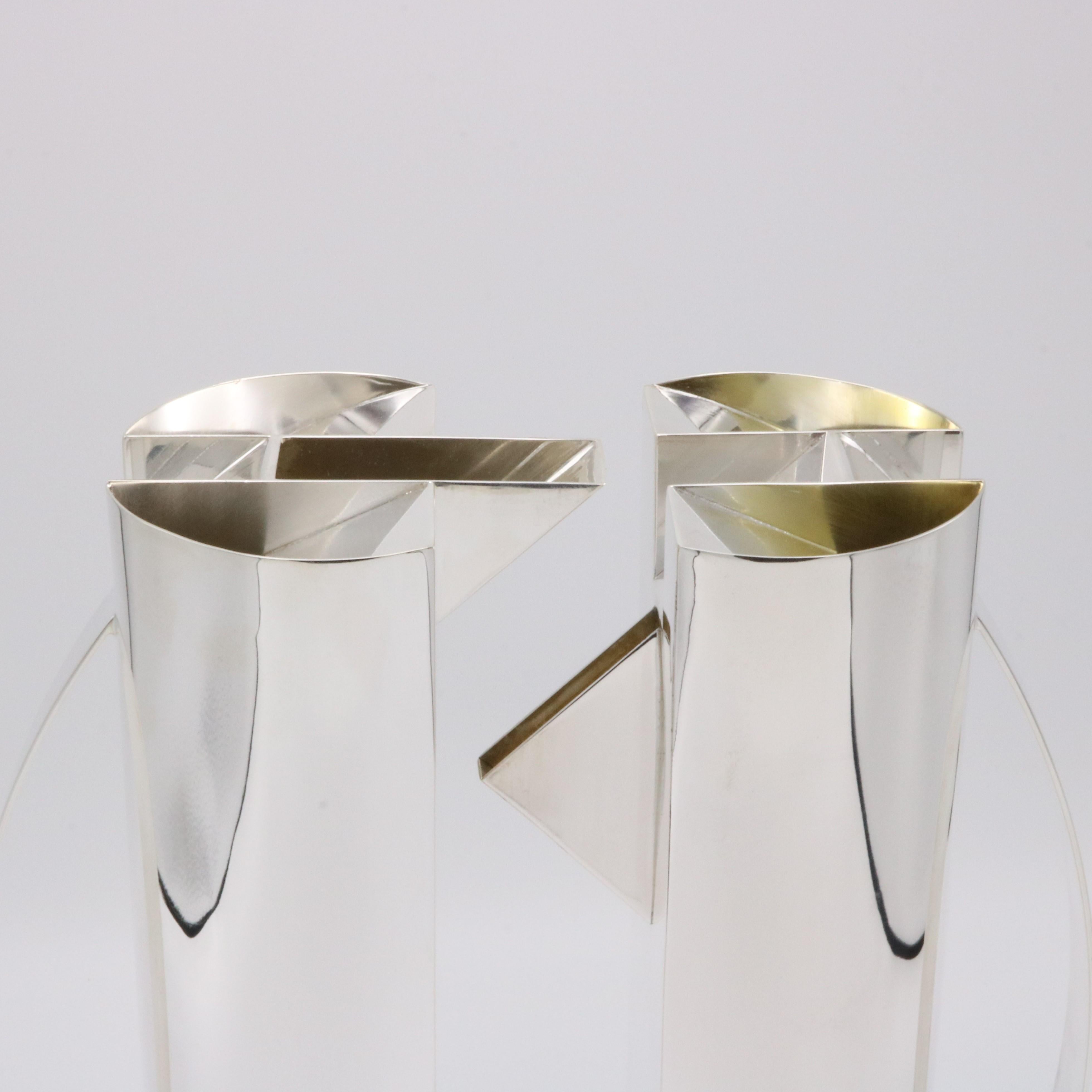 Coppia di caraffe intrecciate in argento sterling In condizioni buone in vendita a New York, NY