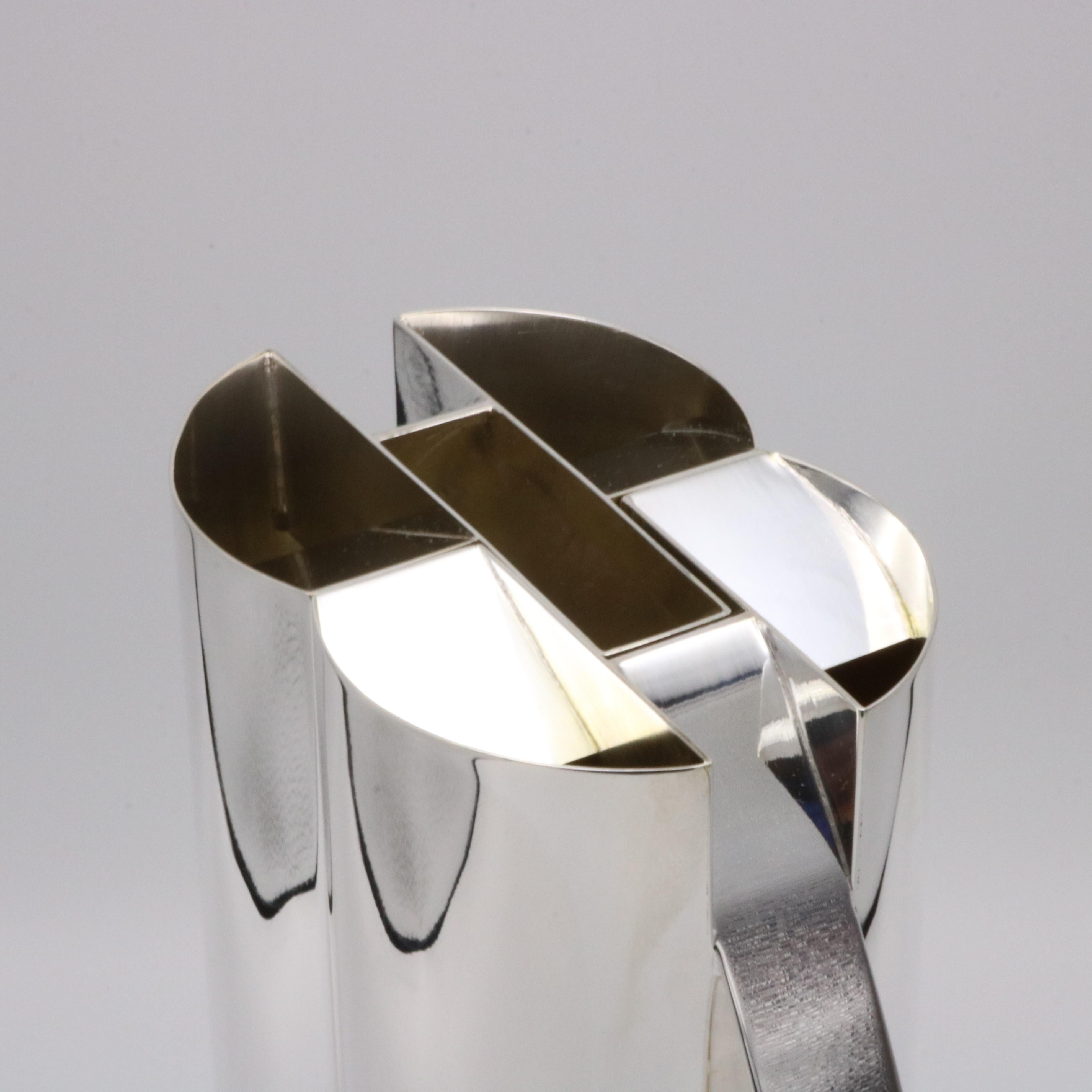XX secolo Coppia di caraffe intrecciate in argento sterling in vendita