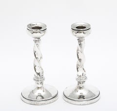 Paire de chandeliers en argent sterling de style Jacobean Barley Twist