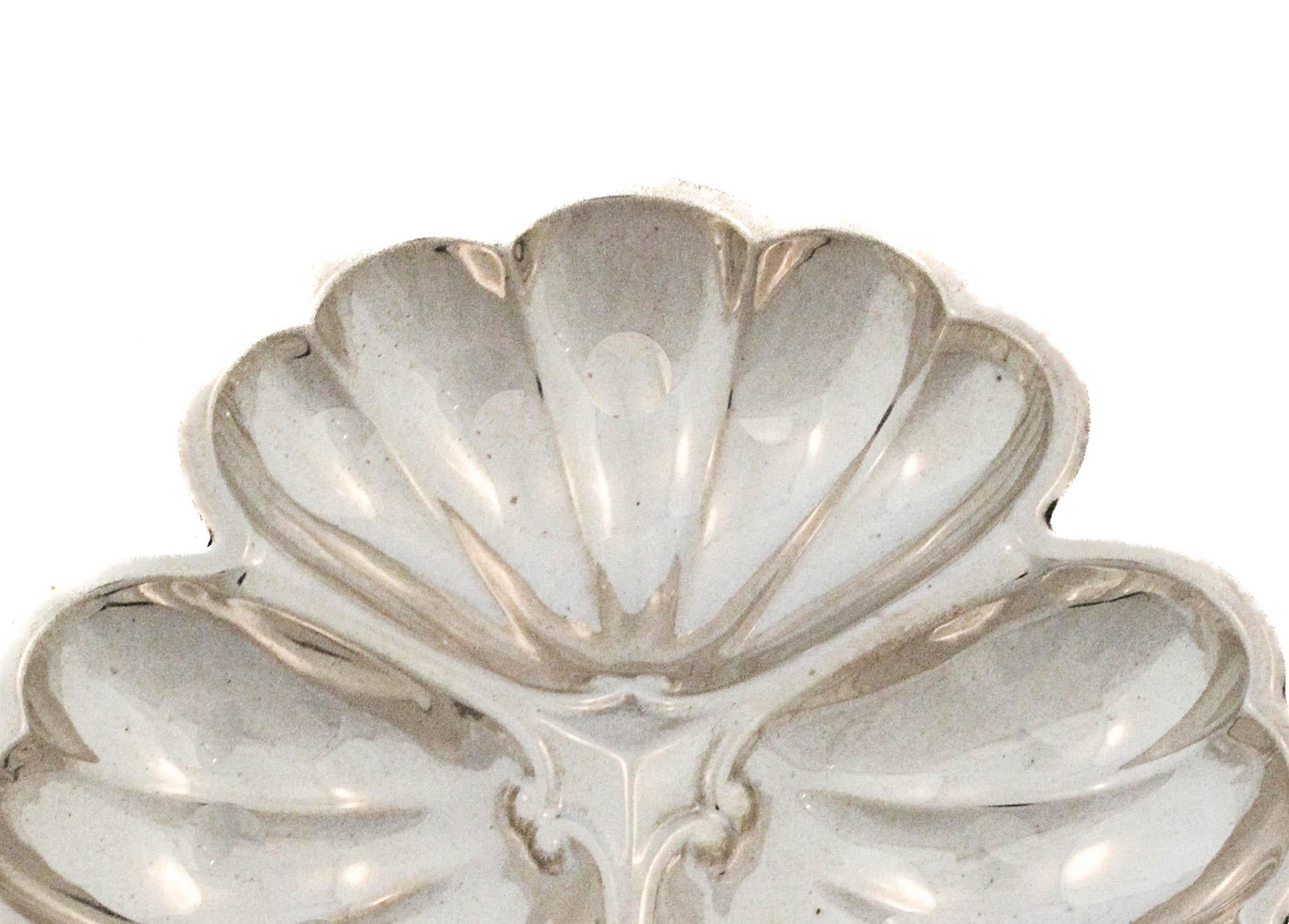 Americano Coppia di piatti a foglia in argento Sterling in vendita