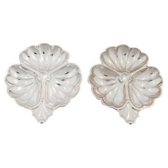 Coppia di piatti a foglia in argento Sterling