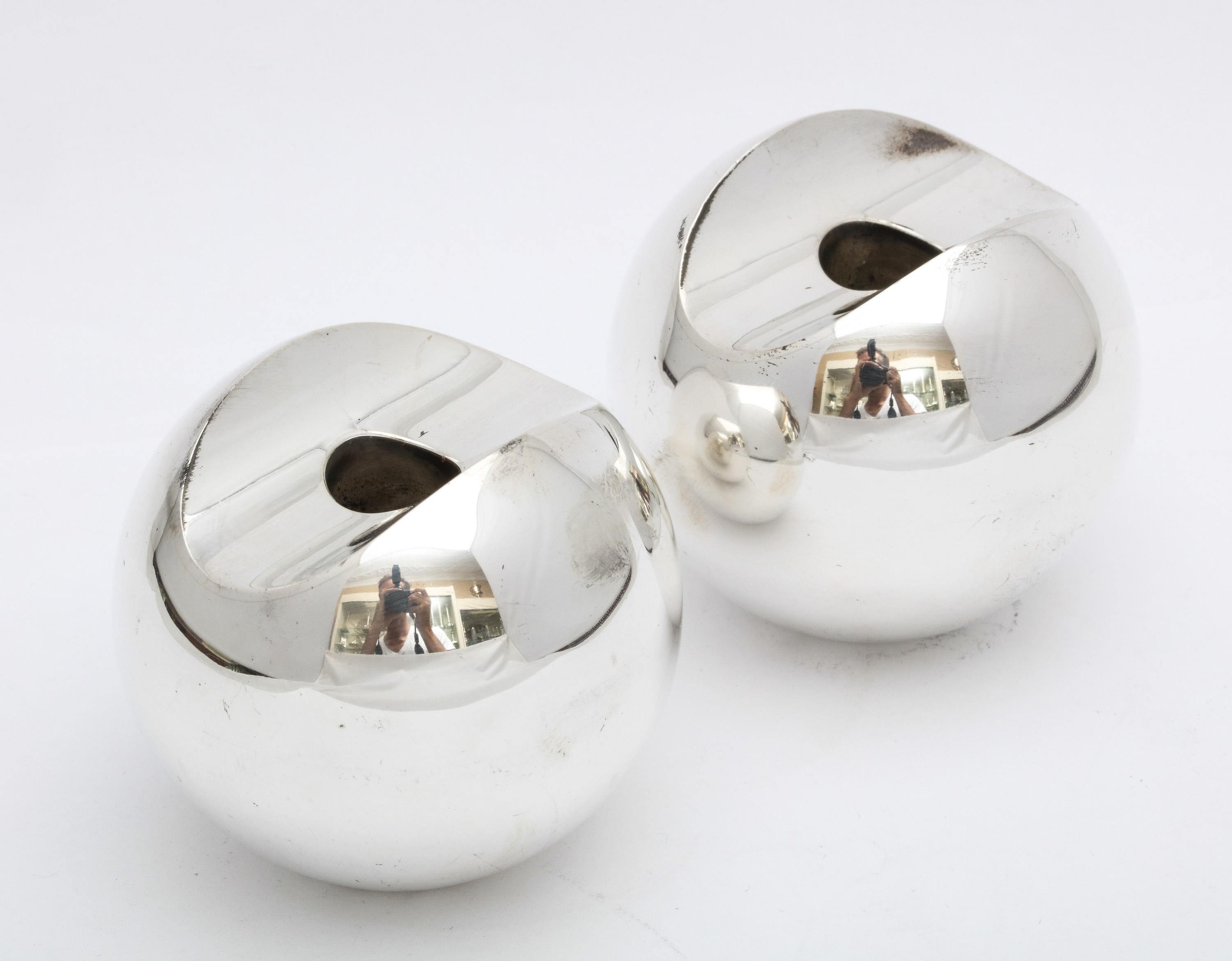 Pair of Sterling Silver Mid-Century Modern Candlesticks by Timo Sarpeneva For Sale 3