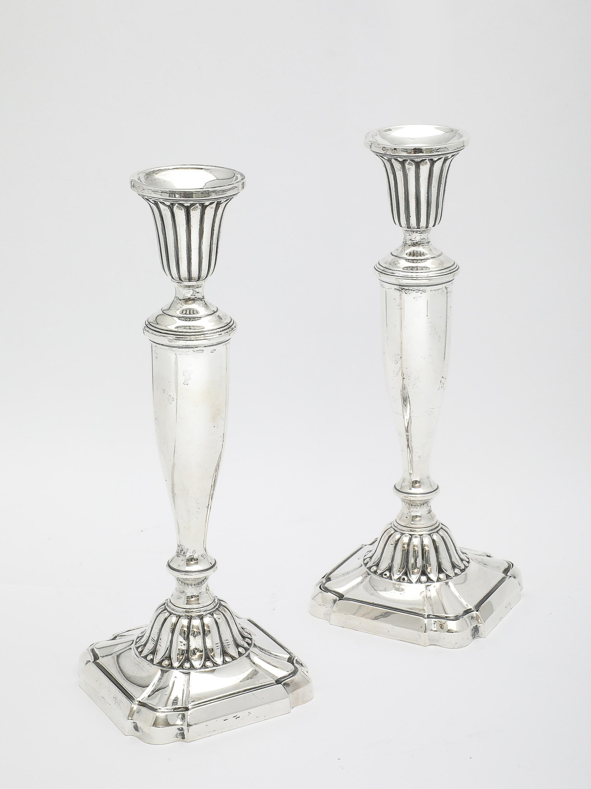 Pair of Sterling Silver Neoclassical-Style Candlesticks in vendita 9