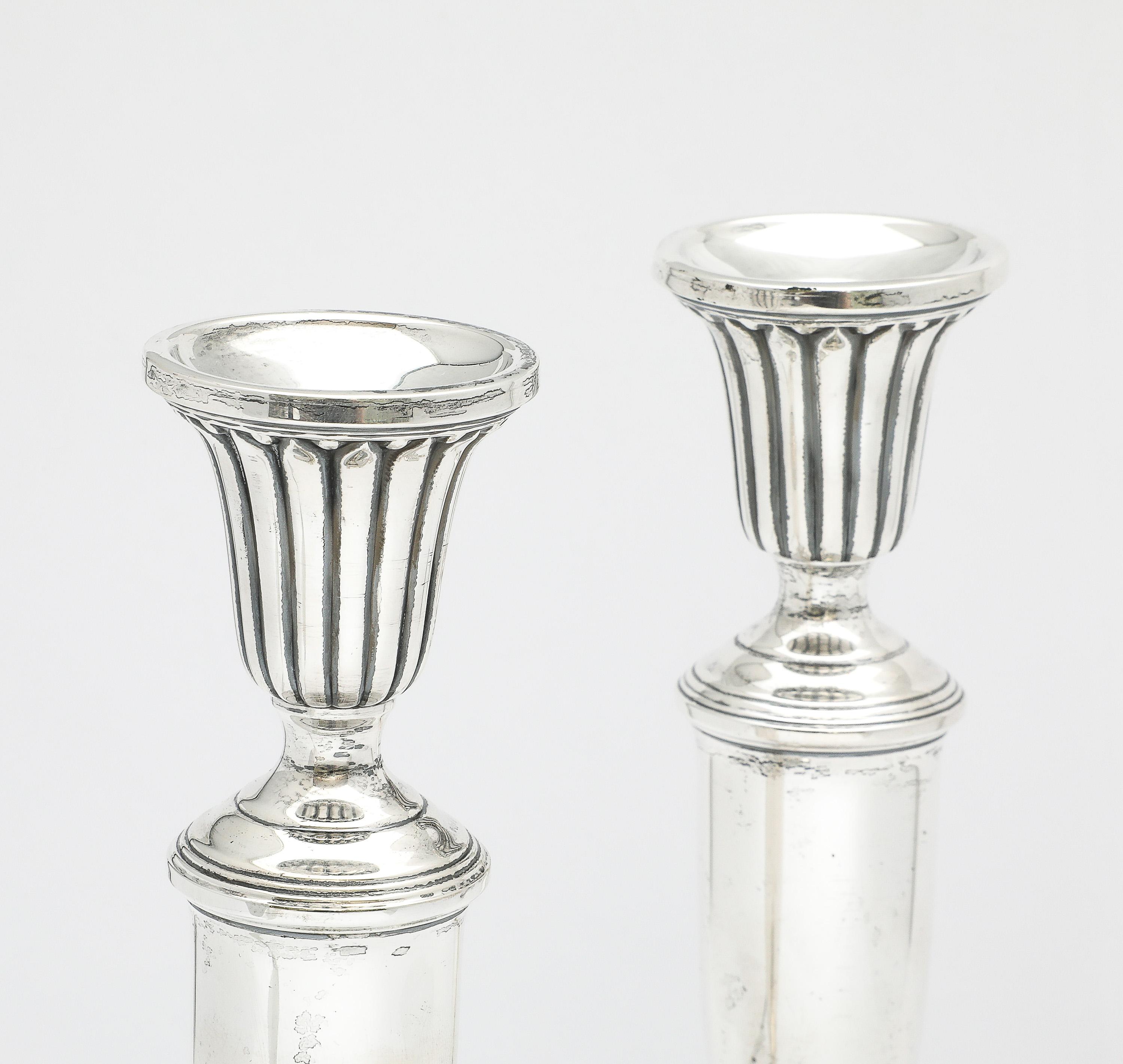 Pair of Sterling Silver Neoclassical-Style Candlesticks in vendita 11