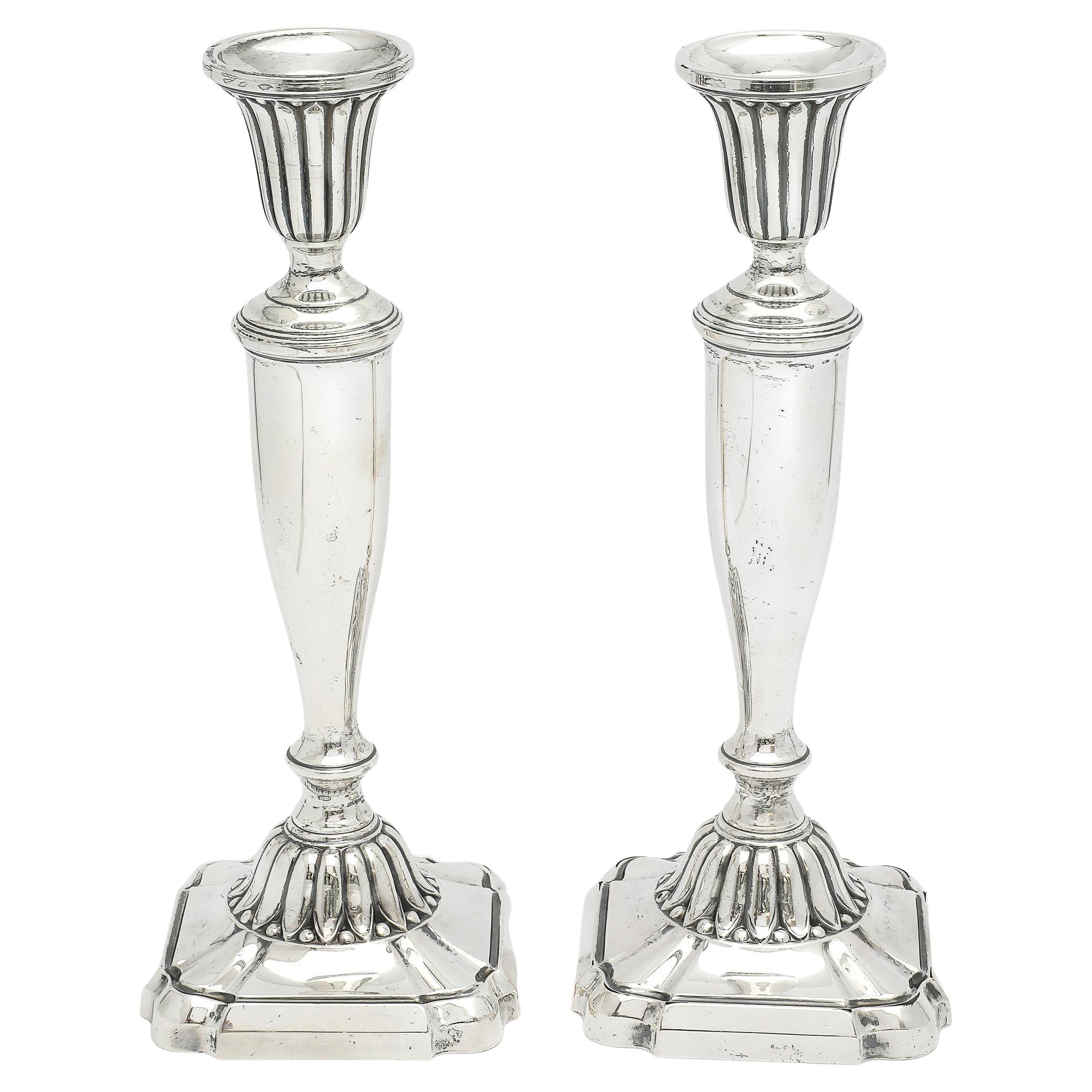Pair of Sterling Silver Neoclassical-Style Candlesticks in vendita