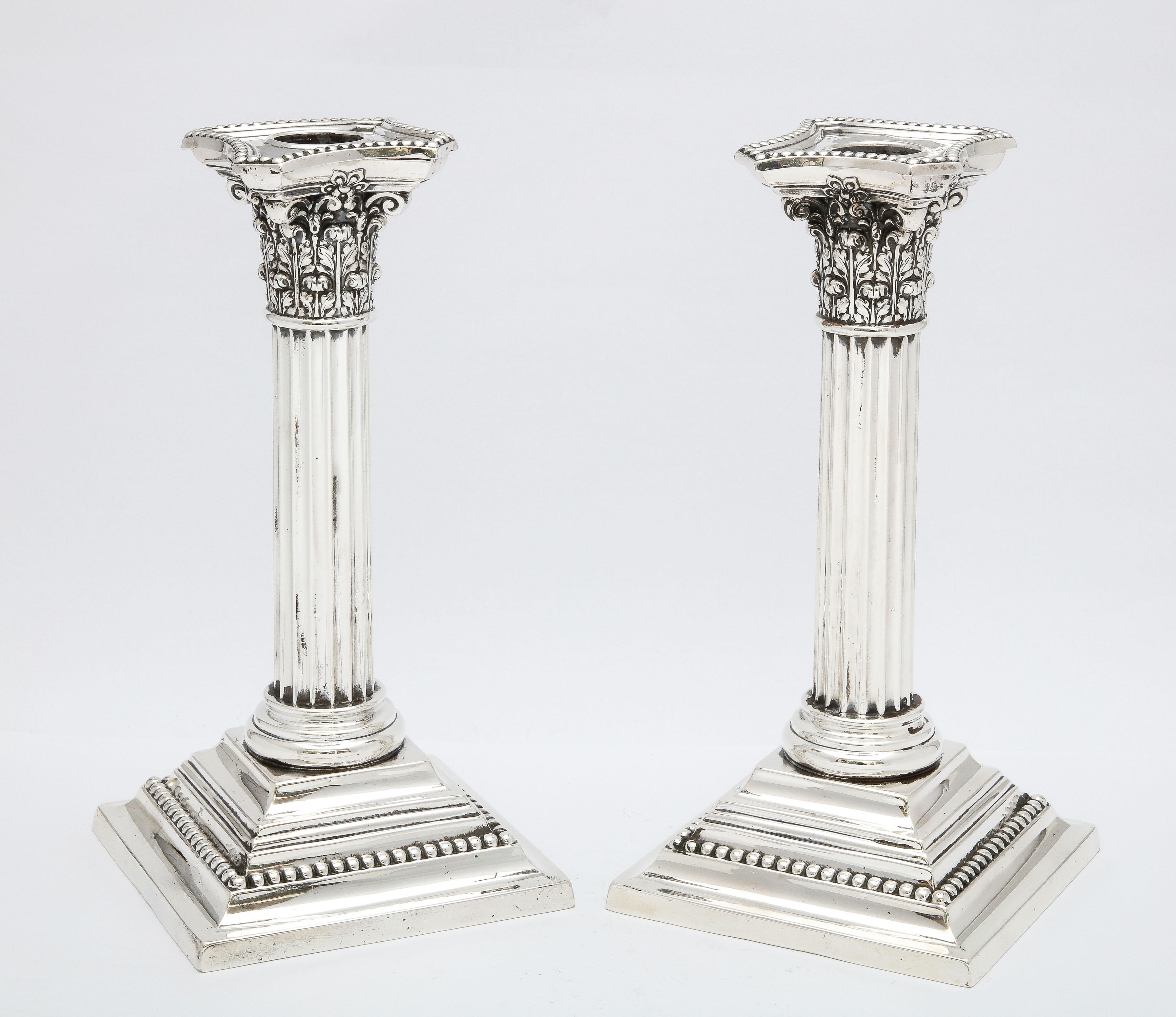 Pair of Sterling Silver Neoclassical-Style Corinthian Column Candlesticks In Good Condition In New York, NY