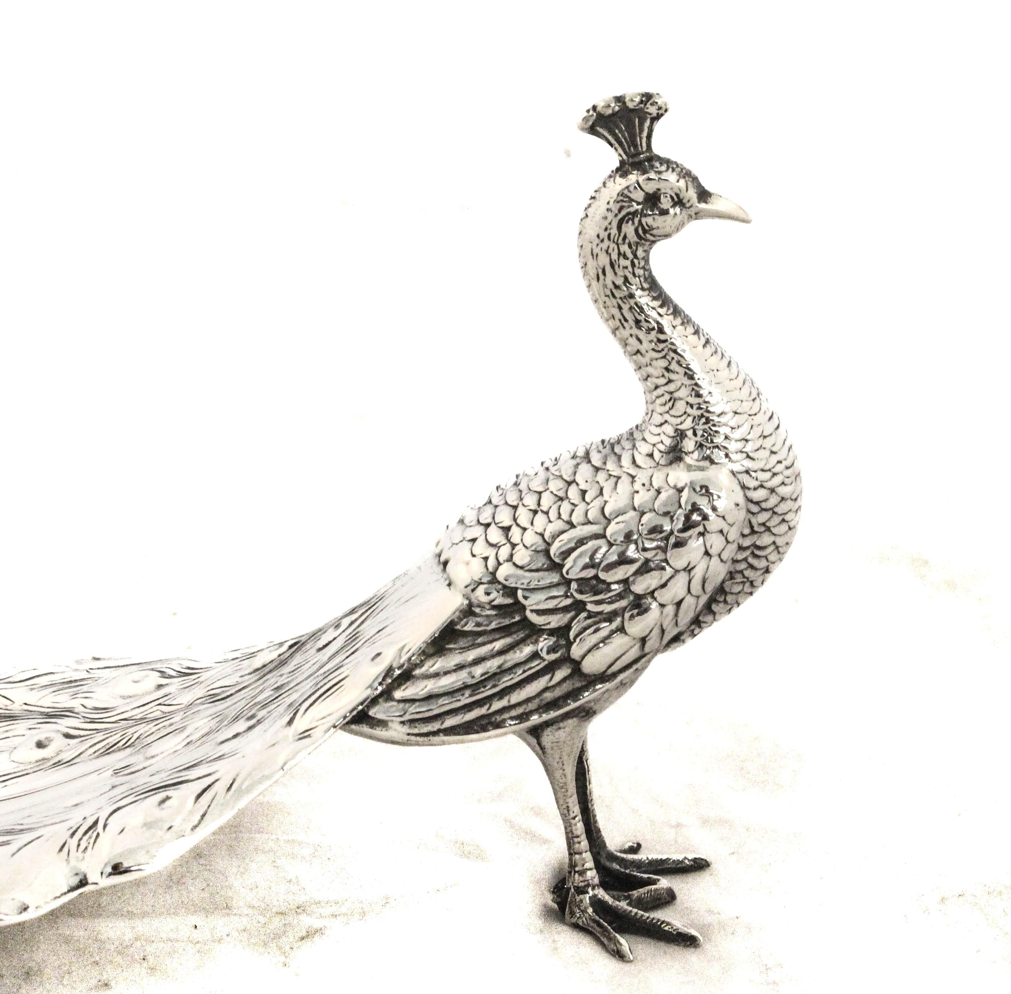 Pareja de platos de pavo real de plata de ley Estadounidense en venta