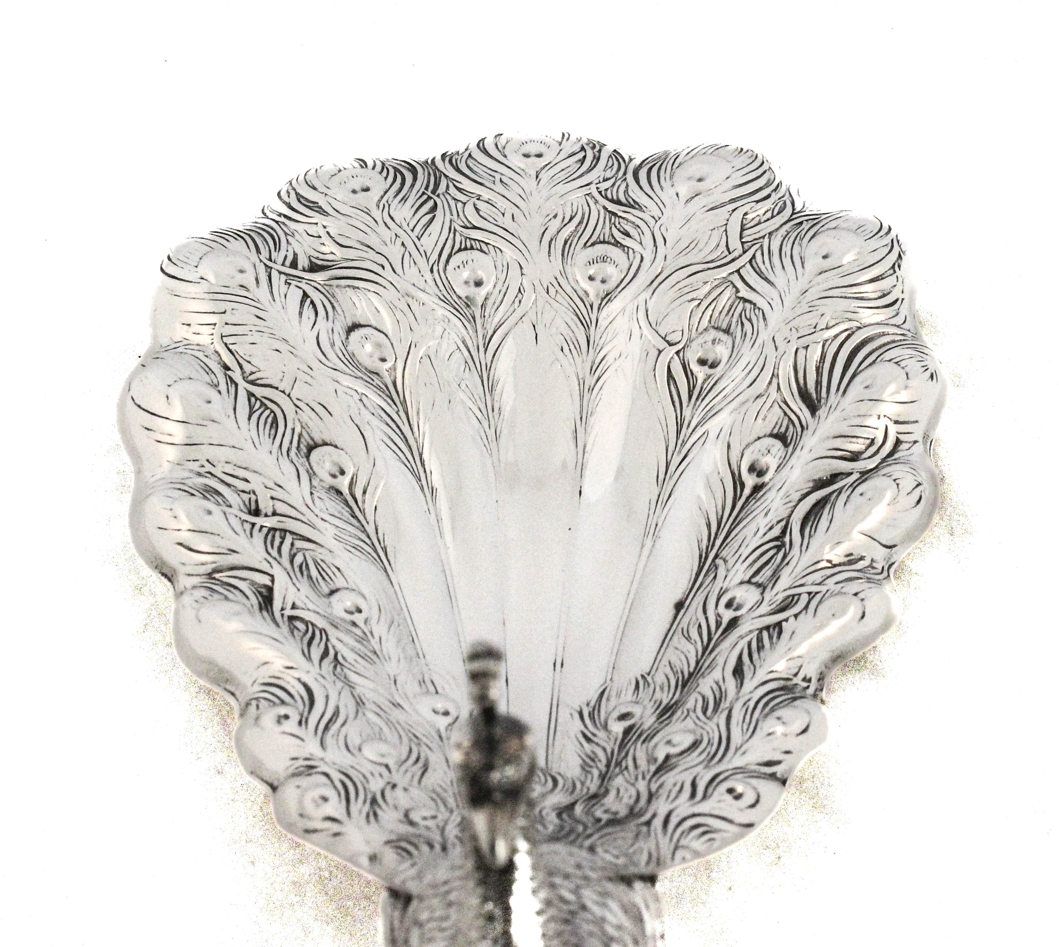 Pareja de platos de pavo real de plata de ley en Excelente estado para la venta en Brooklyn, NY